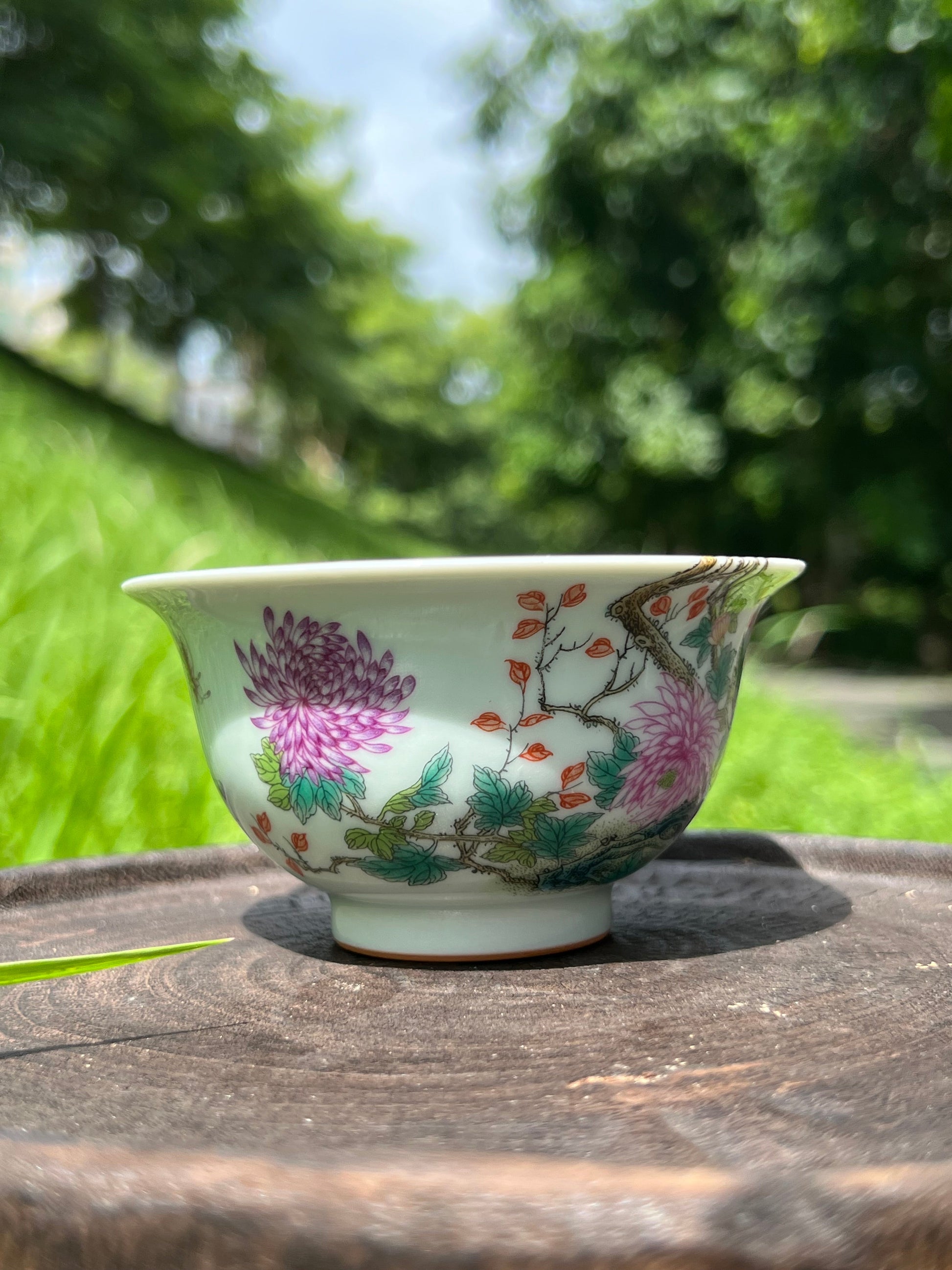 This is a Chinese Jingdezhen enamel teacup.this is a ceramic teacup