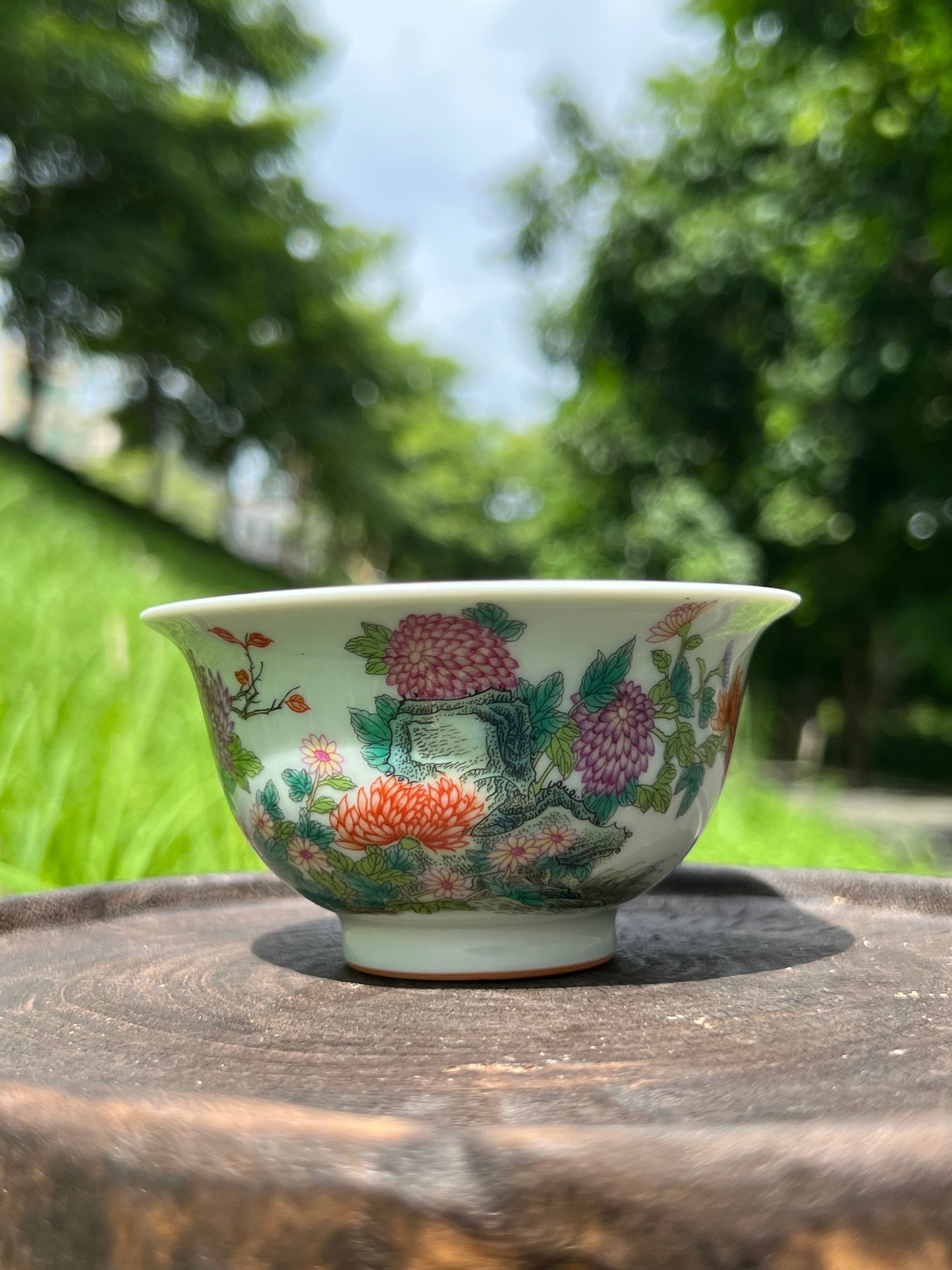 Handcrafted Chinese Hand Painted Chinese Chrysanthemum White Pottery Teacup Jingdezhen Master Cup Pottery Artwork