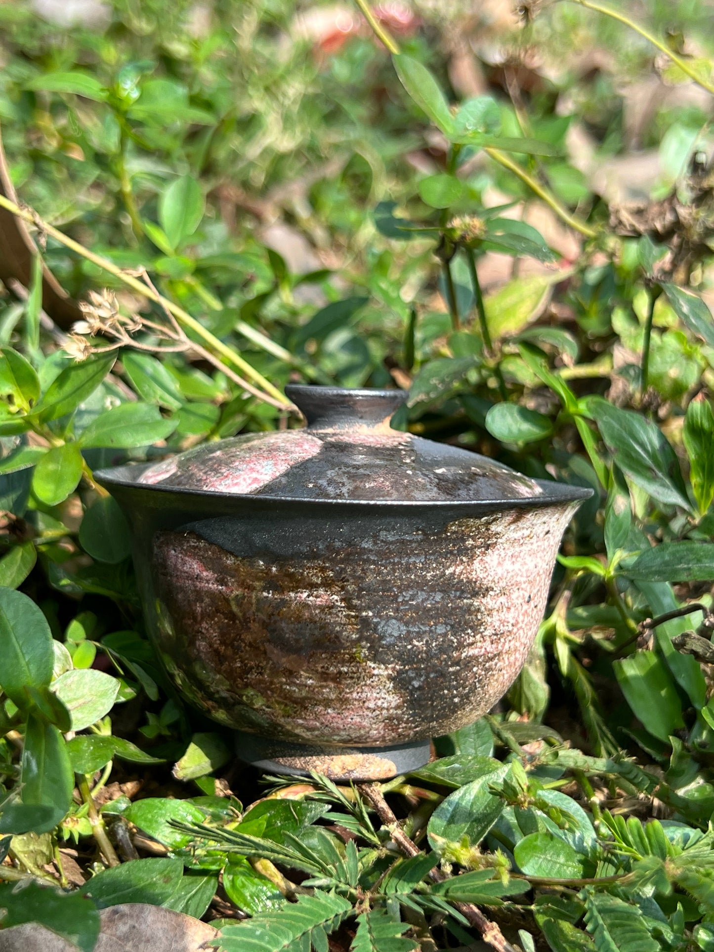 This is a pottery teapot.this is a pottery gaiwan