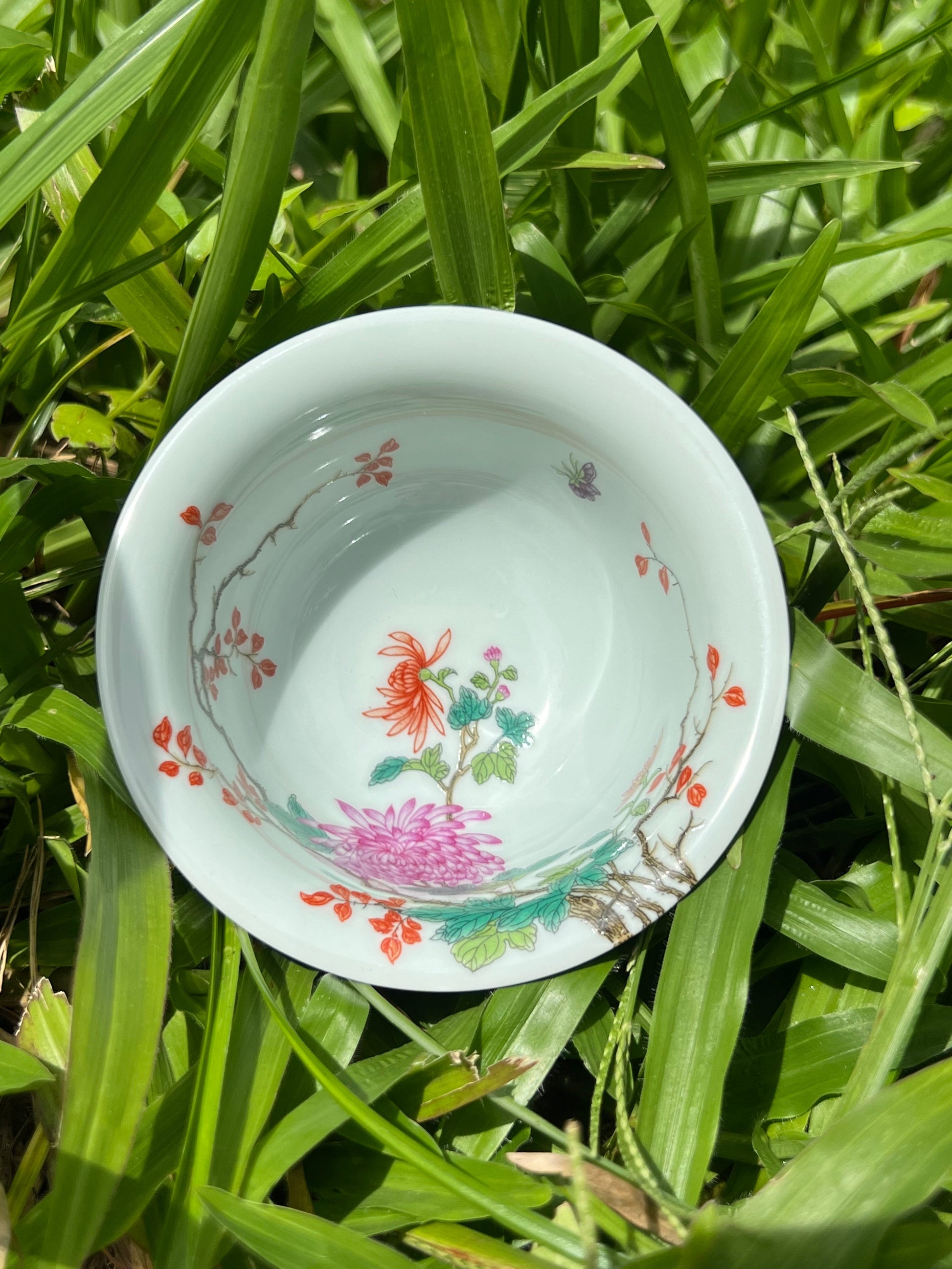 This is a Chinese Jingdezhen enamel teacup.this is a ceramic teacup