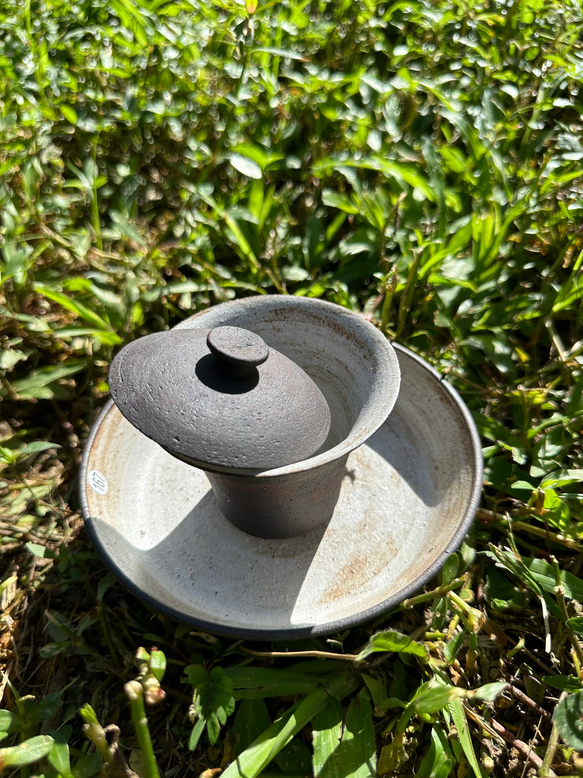 this is a pottery teapot gaiwan