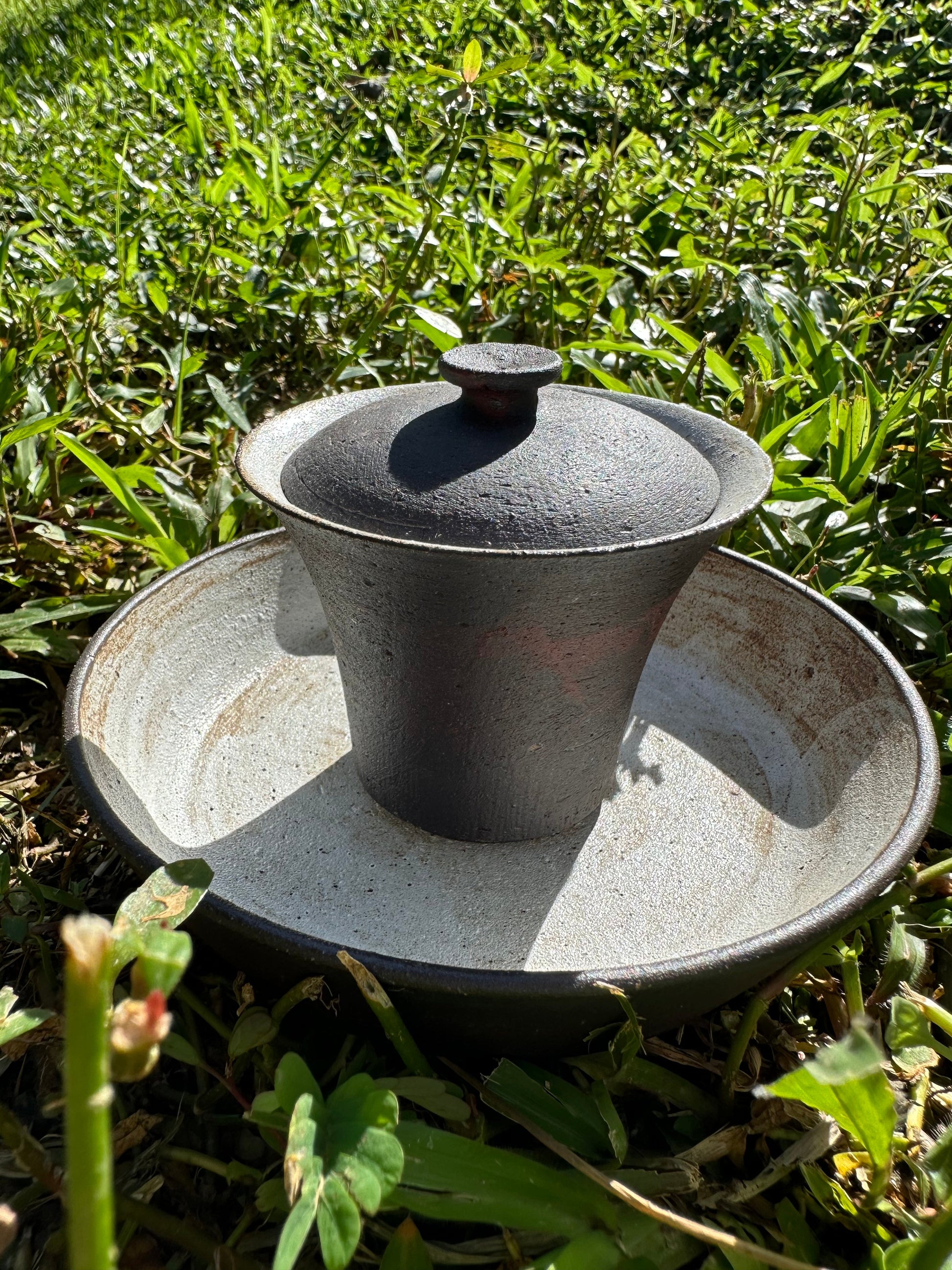 this is a pottery teapot gaiwan