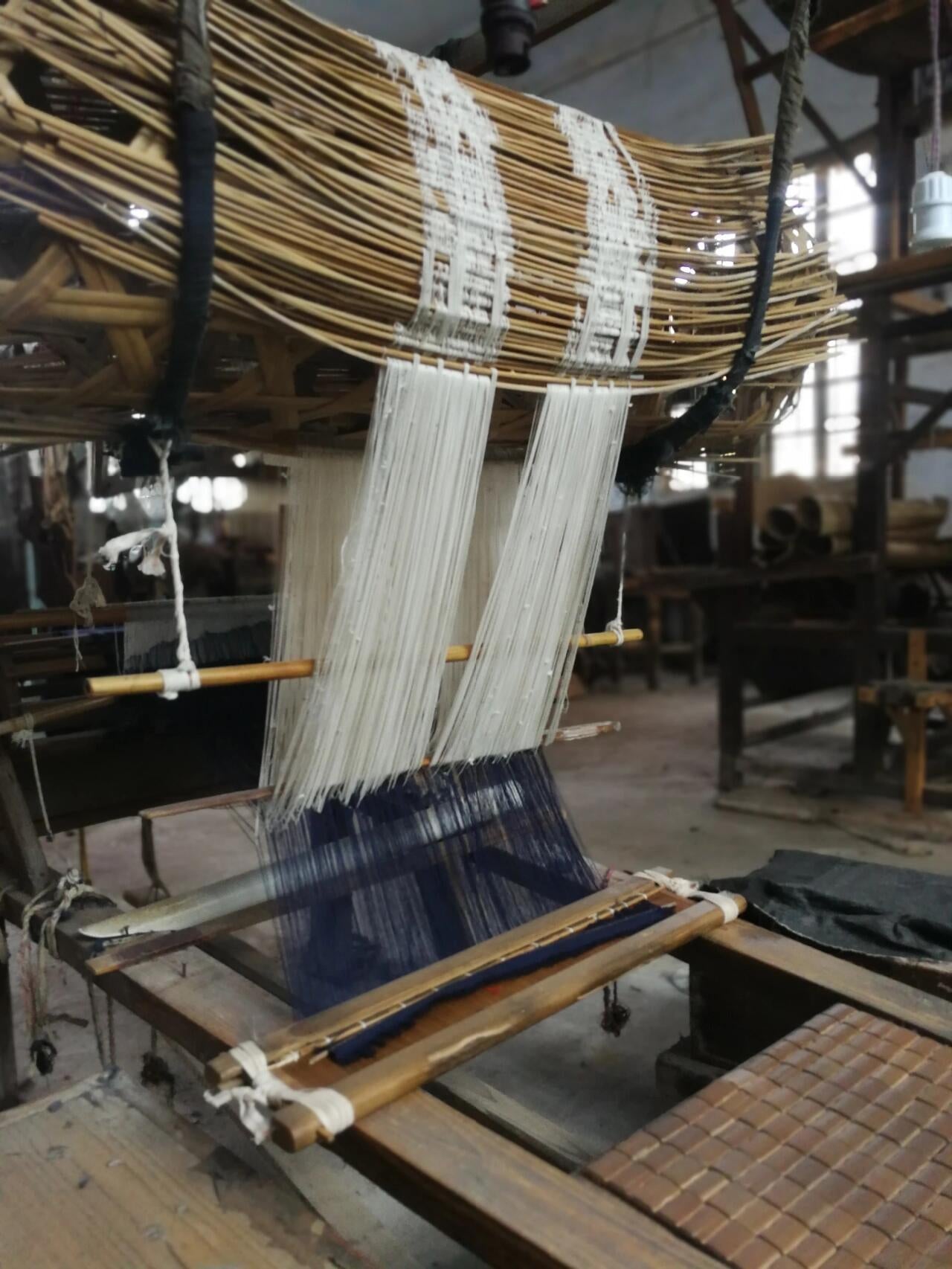 High-end Handcrafted Small Python Dragon Pattern Black Gold Chinese Zhuang Brocade Silk Cloth Scarf Tea Table Cloth