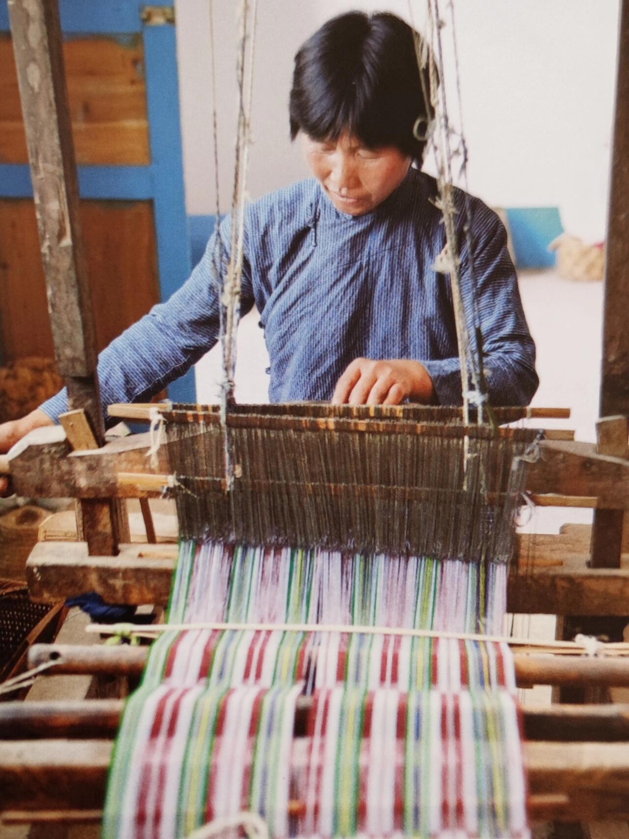 High-end Handcrafted Anise Pattern Chinese Orange White Zhuang Brocade Silk Cloth Scarf Tea Table Cloth