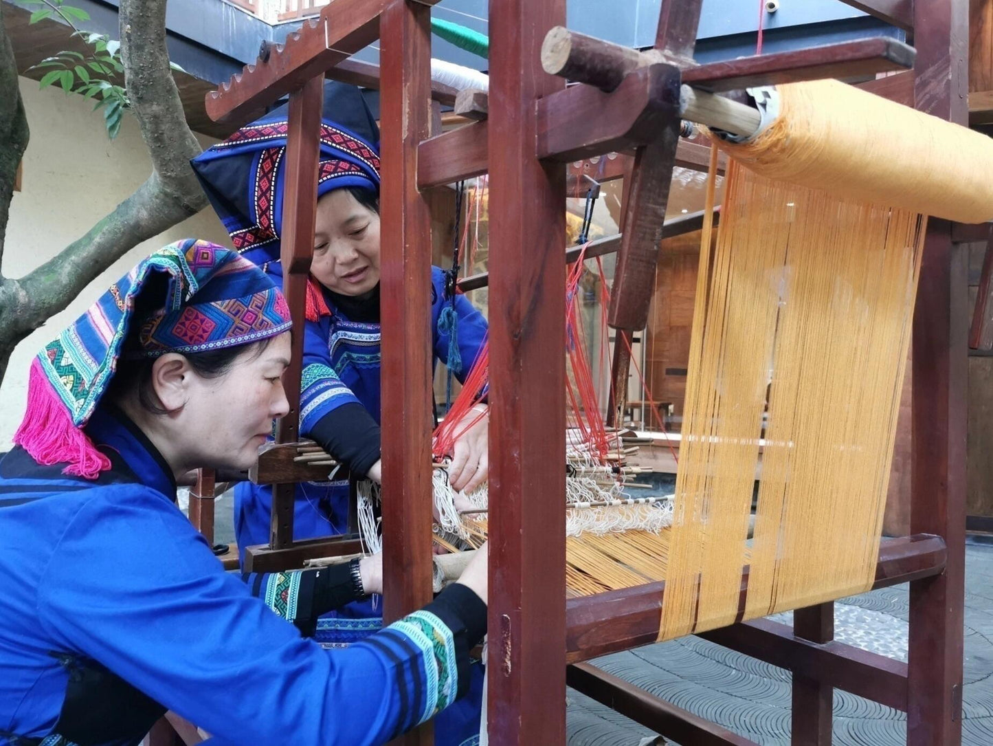 High-end Handcrafted Python Dragon Pattern Emerald Black Chinese Zhuang Brocade Silk Cloth Scarf Tea Table Cloth