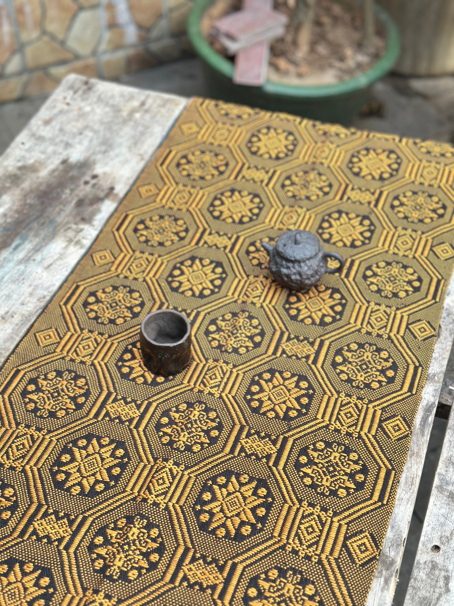 High-end Handcrafted Small Python Dragon Pattern Black Gold Chinese Zhuang Brocade Silk Cloth Scarf Tea Table Cloth