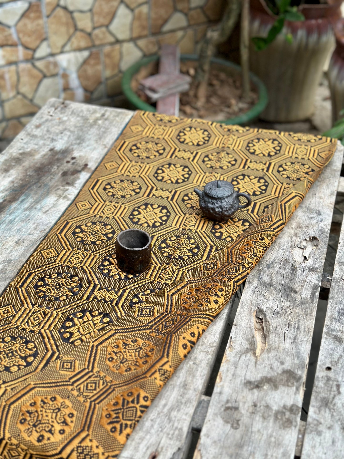High-end Handcrafted Small Python Dragon Pattern Black Gold Chinese Zhuang Brocade Silk Cloth Scarf Tea Table Cloth
