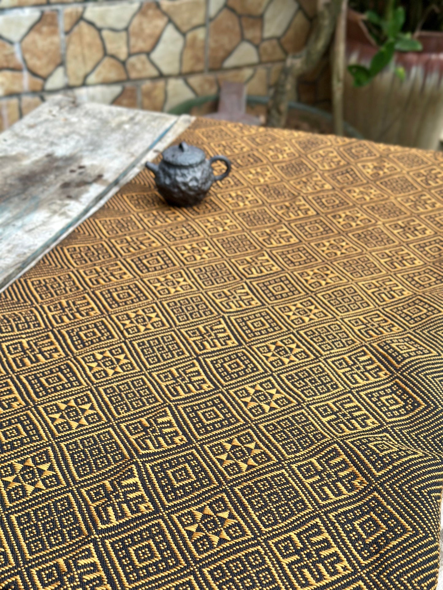 High-end Handcrafted Swallow Pattern Chinese Black Gold Zhuang Brocade Silk Cloth Scarf Tea Table Cloth