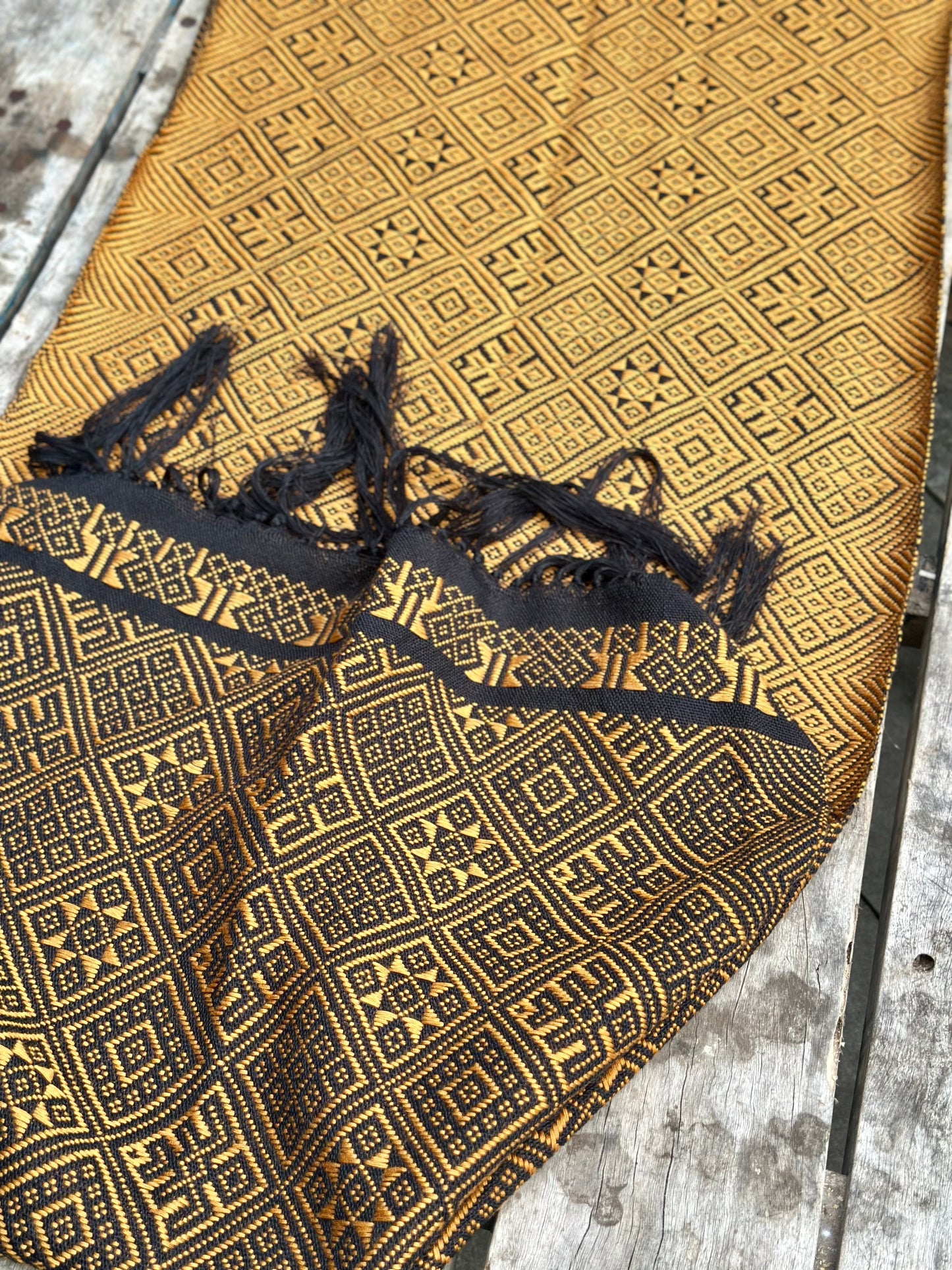 High-end Handcrafted Swallow Pattern Chinese Black Gold Zhuang Brocade Silk Cloth Scarf Tea Table Cloth