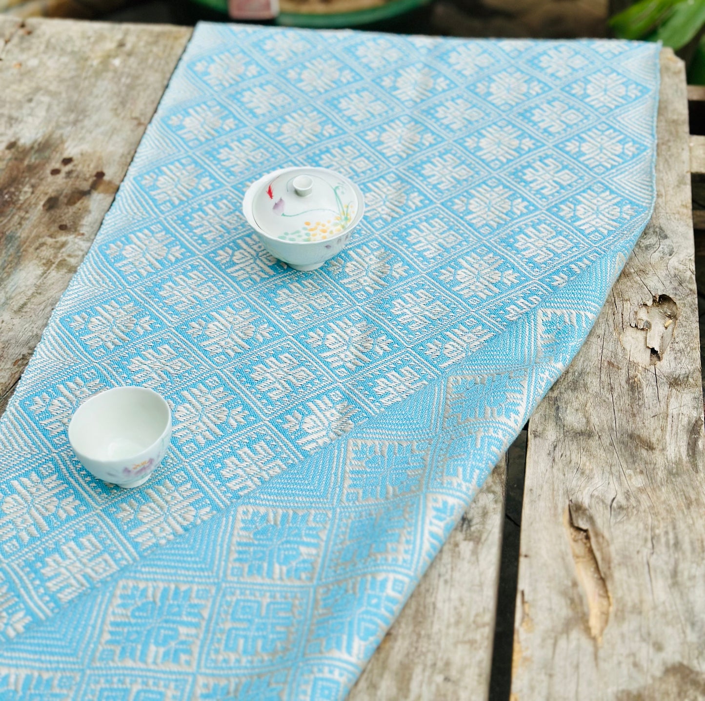 High-end Handcrafted Swallow Phoenix Flower Pattern Chinese Blue White Zhuang Brocade Silk Cloth Scarf Tea Table Cloth