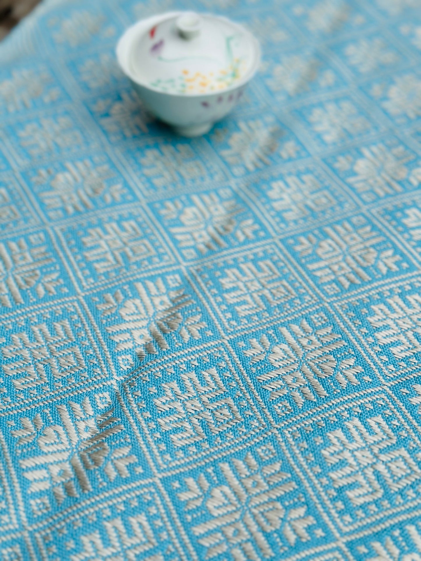 High-end Handcrafted Swallow Phoenix Flower Pattern Chinese Blue White Zhuang Brocade Silk Cloth Scarf Tea Table Cloth