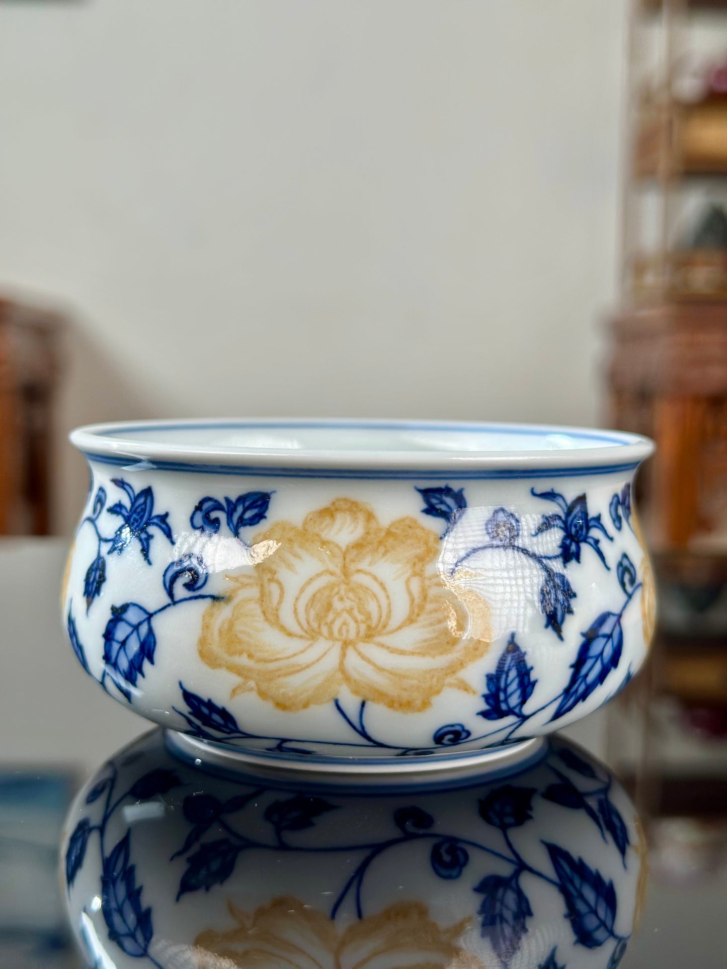 Handpainted Chinese Luxious Blue White Porcelain Underglaze Gold Youlijin Classic Peony Pattern Artwork Teacup
