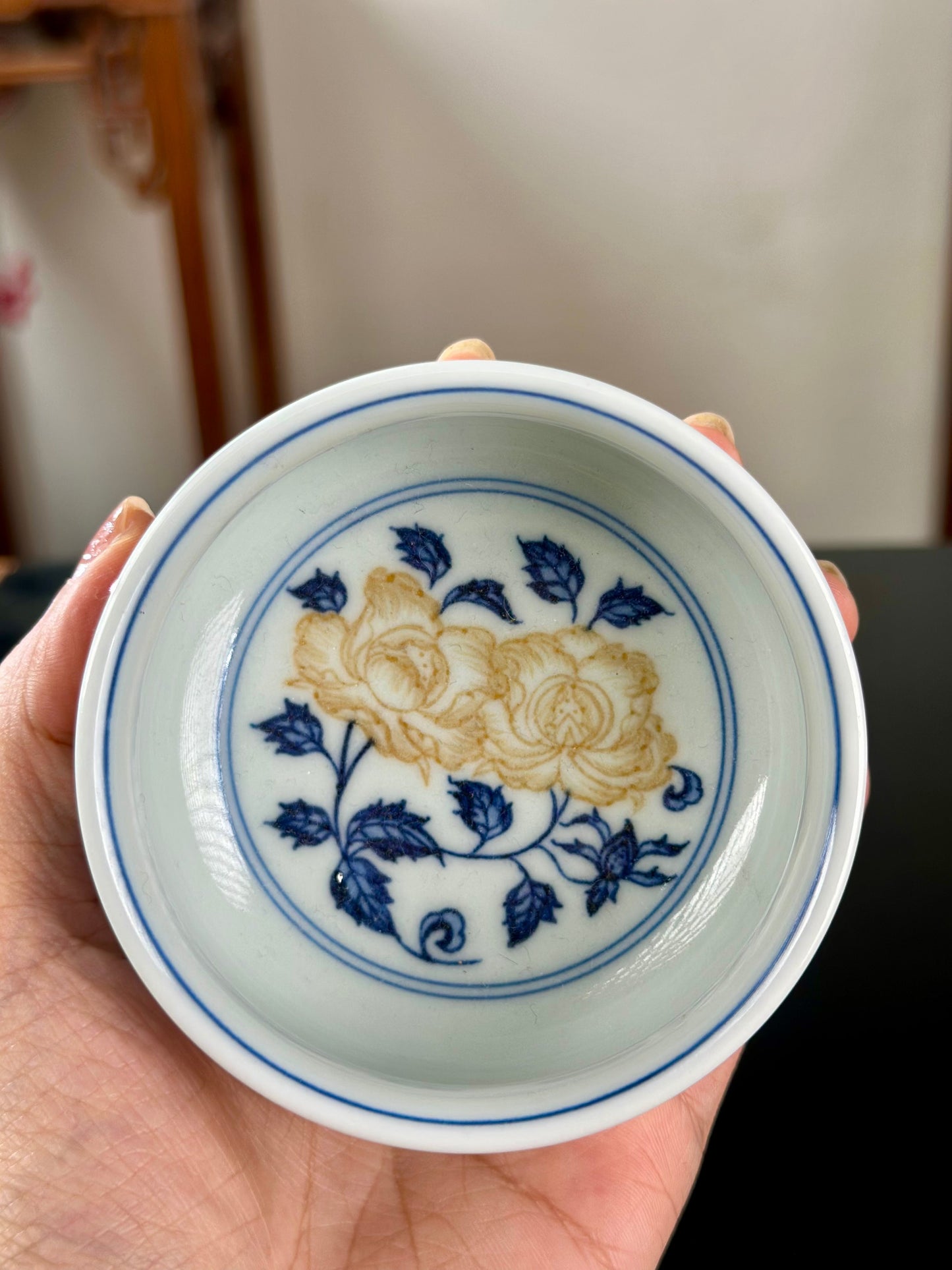 Handpainted Chinese Luxious Blue White Porcelain Underglaze Gold Youlijin Classic Peony Pattern Artwork Teacup