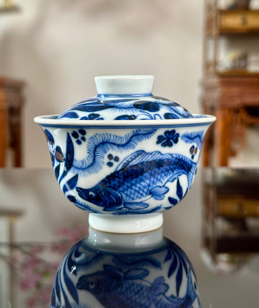 Handpainted Chinese Traditional Fish and Alga Pattern Blue White Porcelain Teapot Jingdezhen Gaiwan