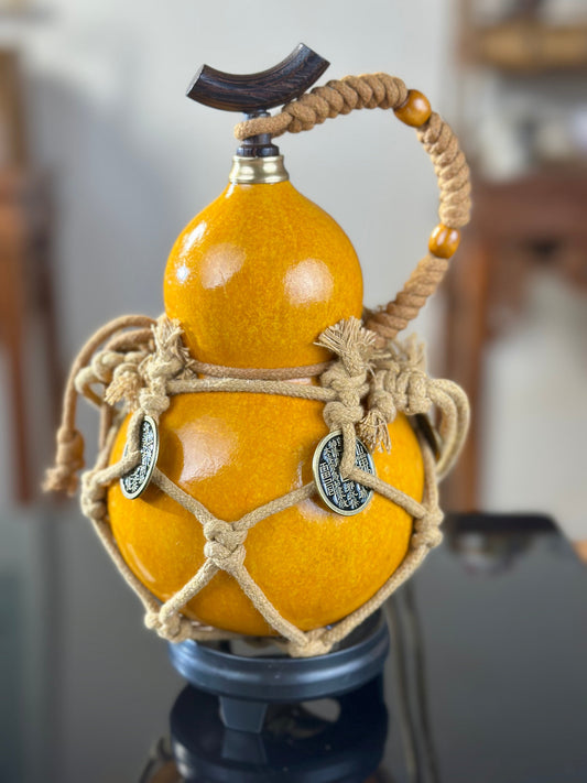 Hand dyed Golden Chinese Lacquerware Hulu Natural Gourd Water Tea Container Classical Home Decor