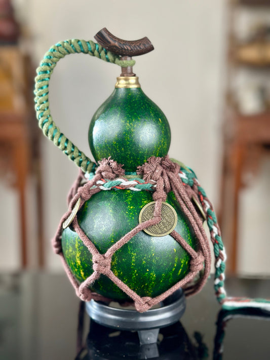 Hand dyed Woody Green Chinese Fengshui Ornament Lacquerware Hulu Natural Gourd Water Tea Container Classical Home Decor