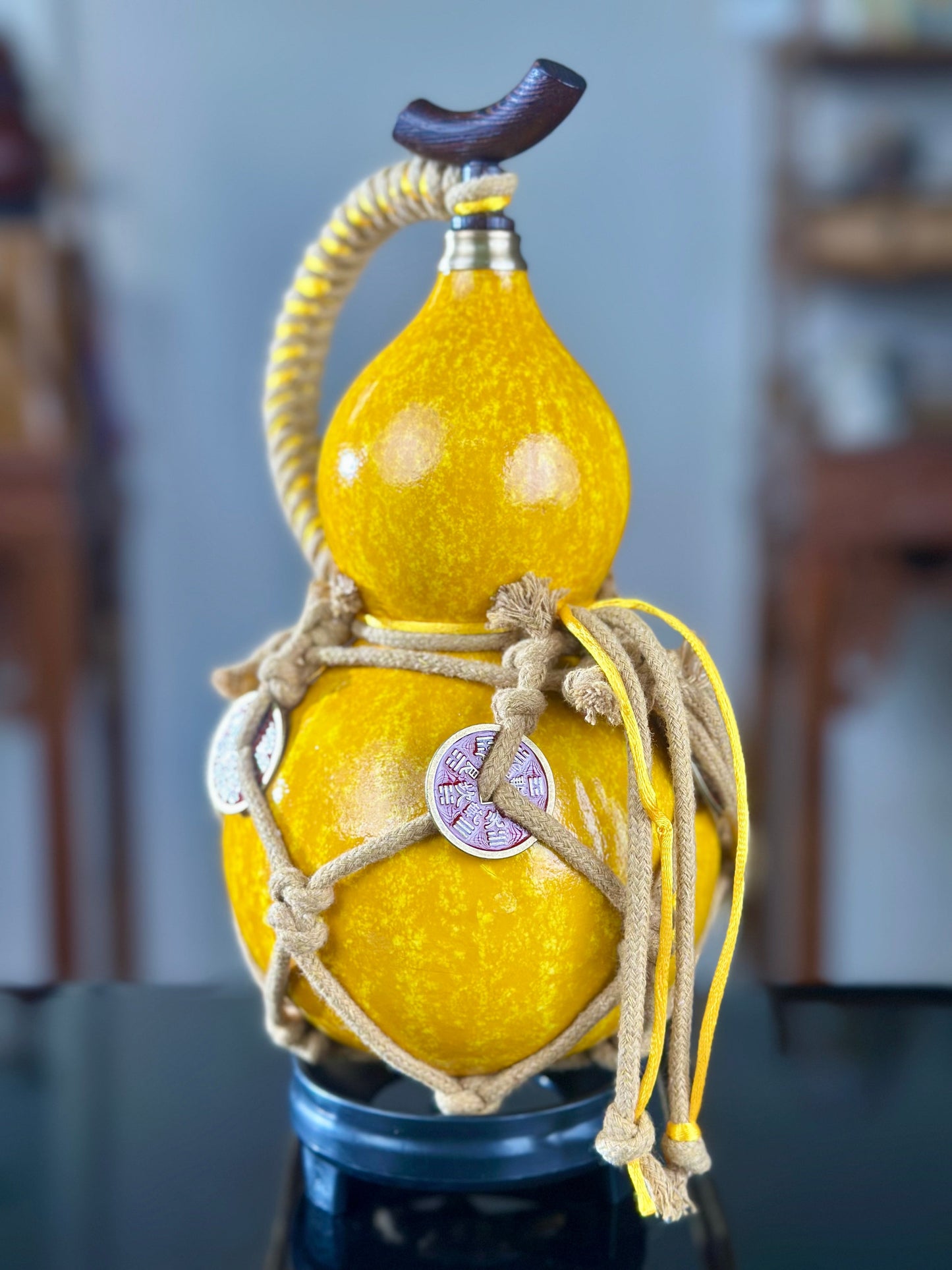 Hand dyed Fengshui Ornament Bright Golden Chinese Lacquerware Hulu Natural Gourd Water Tea Container Classical Home Decor