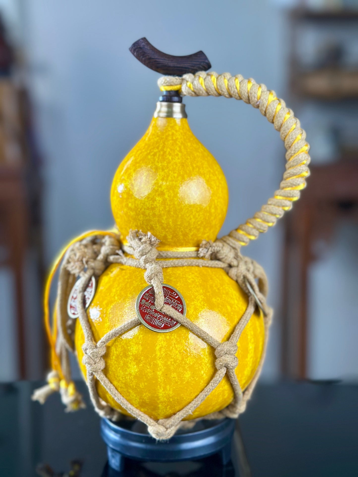 Hand dyed Fengshui Ornament Bright Golden Chinese Lacquerware Hulu Natural Gourd Water Tea Container Classical Home Decor