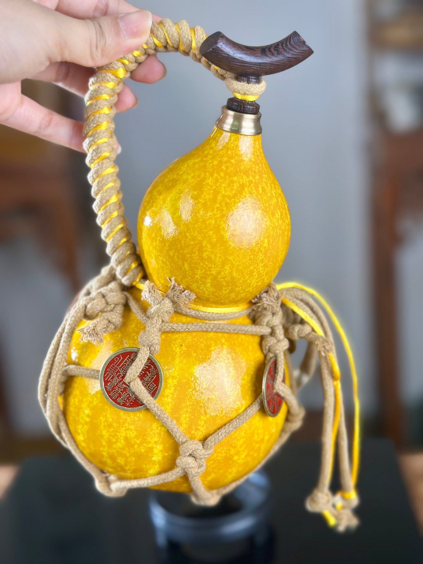 Hand dyed Fengshui Ornament Bright Golden Chinese Lacquerware Hulu Natural Gourd Water Tea Container Classical Home Decor