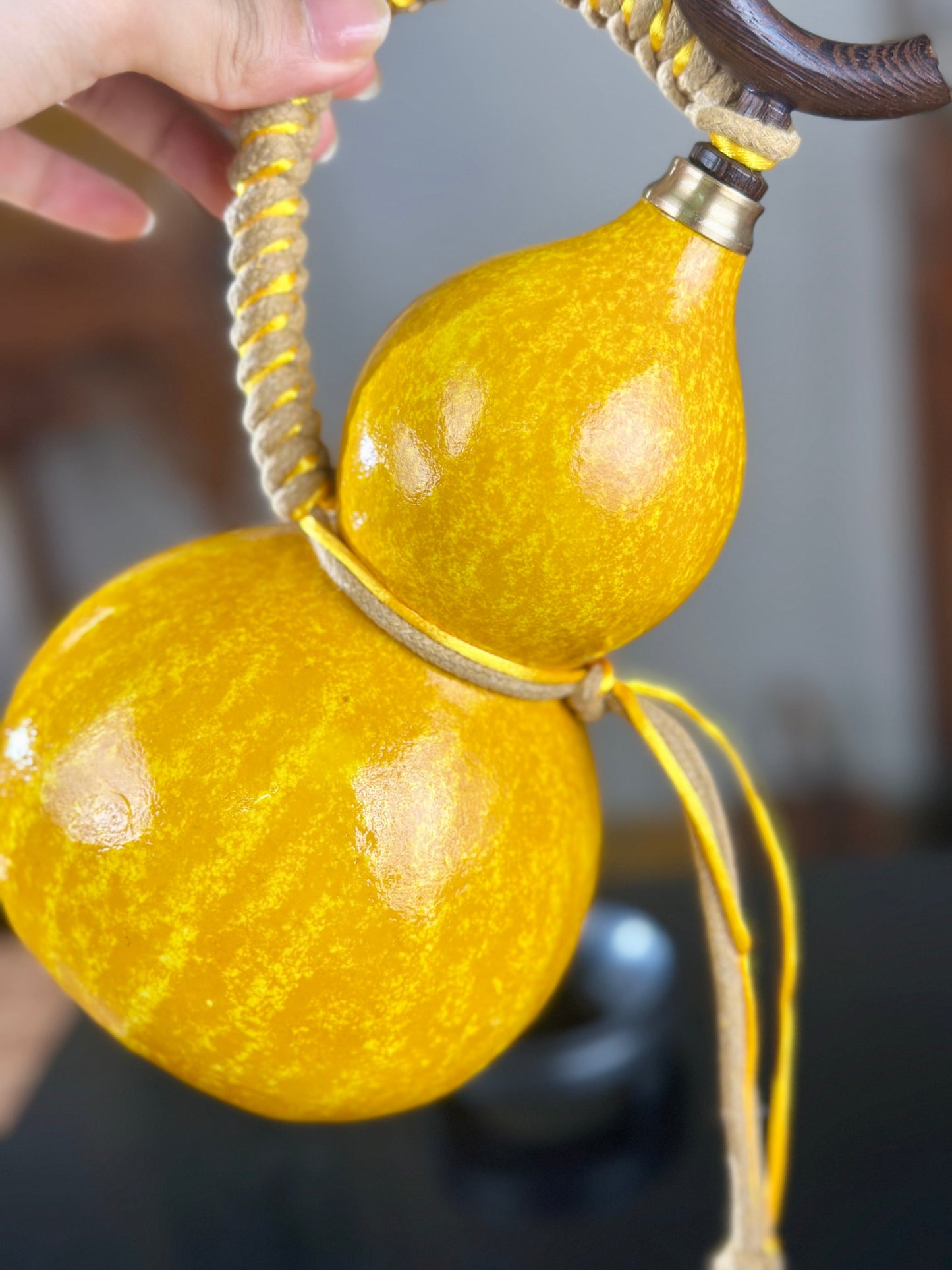 Hand dyed Fengshui Ornament Bright Golden Chinese Lacquerware Hulu Natural Gourd Water Tea Container Classical Home Decor