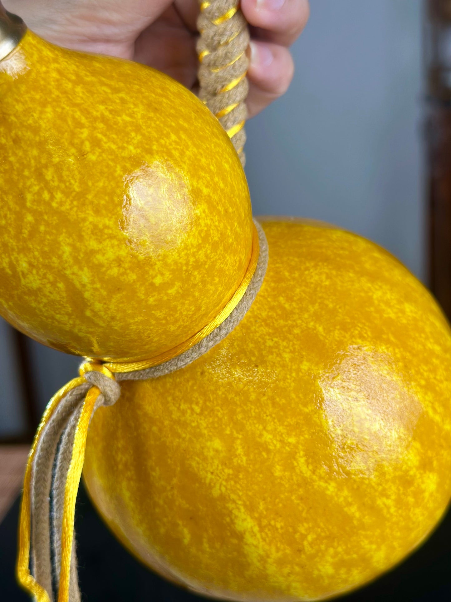 Hand dyed Fengshui Ornament Bright Golden Chinese Lacquerware Hulu Natural Gourd Water Tea Container Classical Home Decor
