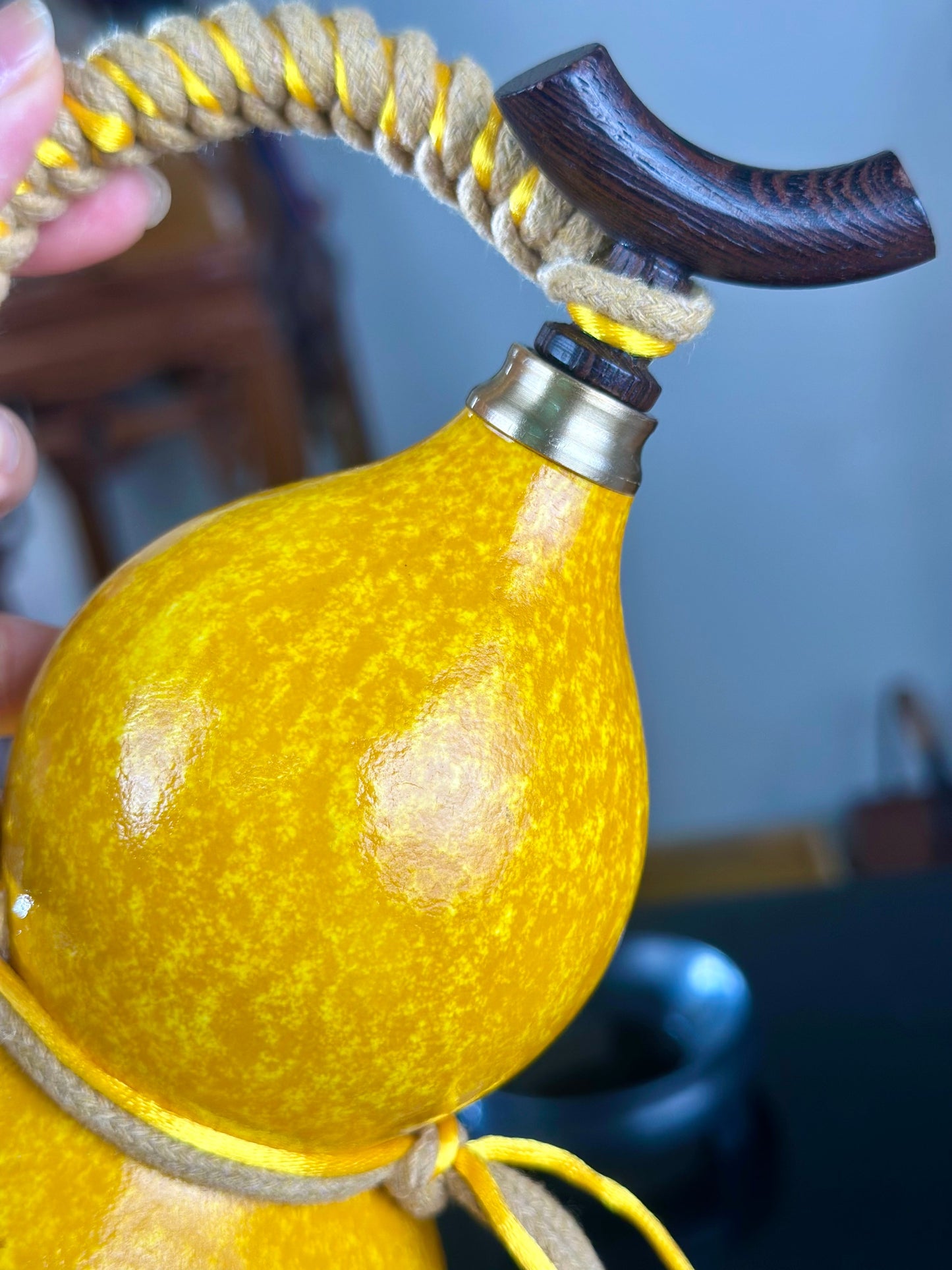 Hand dyed Fengshui Ornament Bright Golden Chinese Lacquerware Hulu Natural Gourd Water Tea Container Classical Home Decor