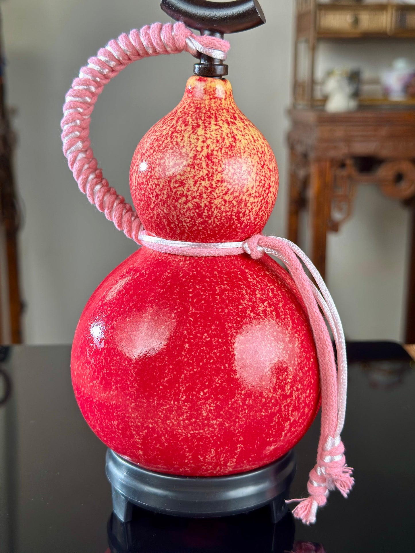 Hand dyed Fengshui Ornament Bright Pink Chinese Lacquerware Hulu Natural Gourd Water Tea Container Classical Home Decor