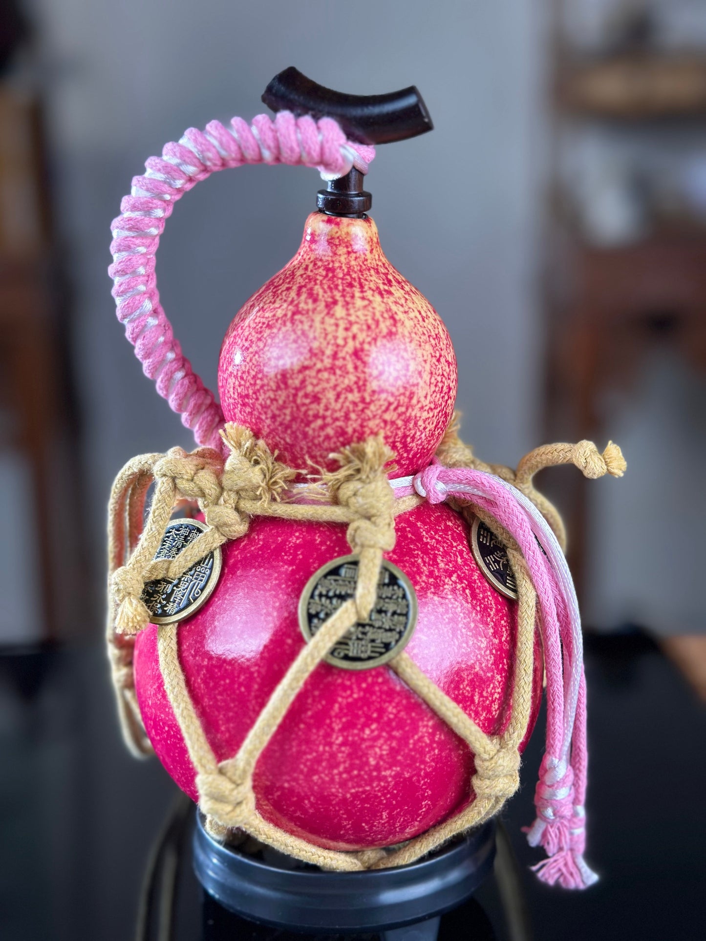 Hand dyed Fengshui Ornament Bright Pink Chinese Lacquerware Hulu Natural Gourd Water Tea Container Classical Home Decor