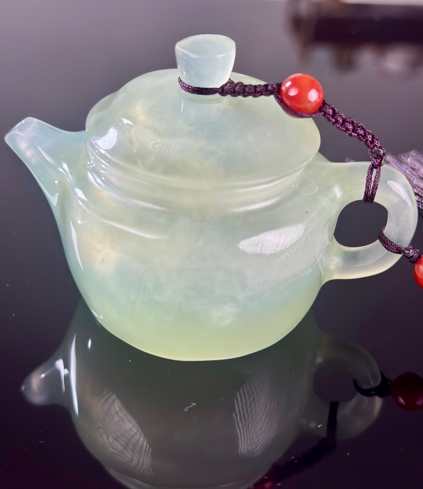 Handcrafted Chinese Xiuyu Authentic Jade Mini Dezhong Shape Teapot Unique Artwork Jade Pot