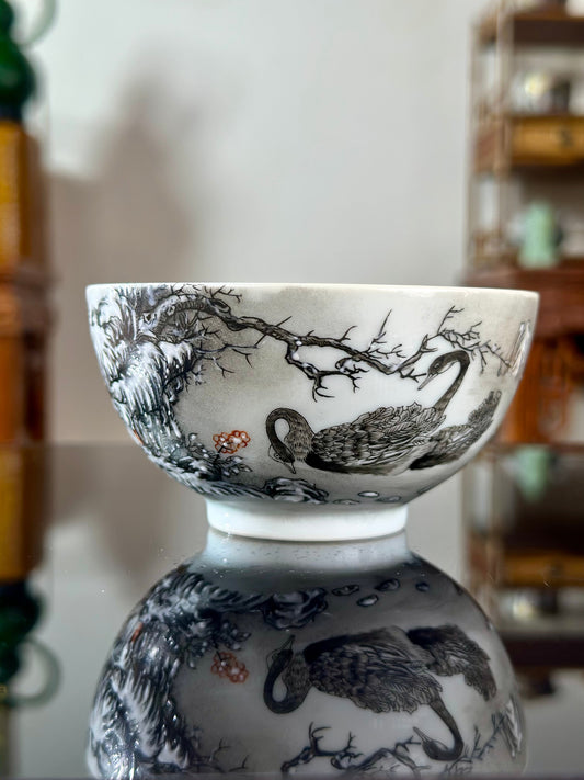 High-class Chinese Handpainted Chinese Classic Fencai Teacup Snowing Swan Pattern Famille Rose Artwork Cup