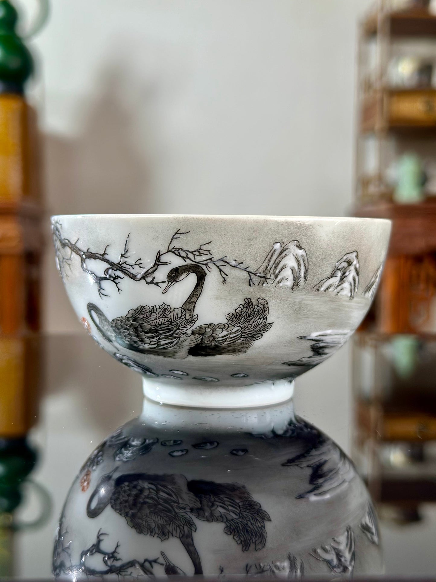 High-class Chinese Handpainted Chinese Classic Fencai Teacup Snowing Swan Pattern Famille Rose Artwork Cup