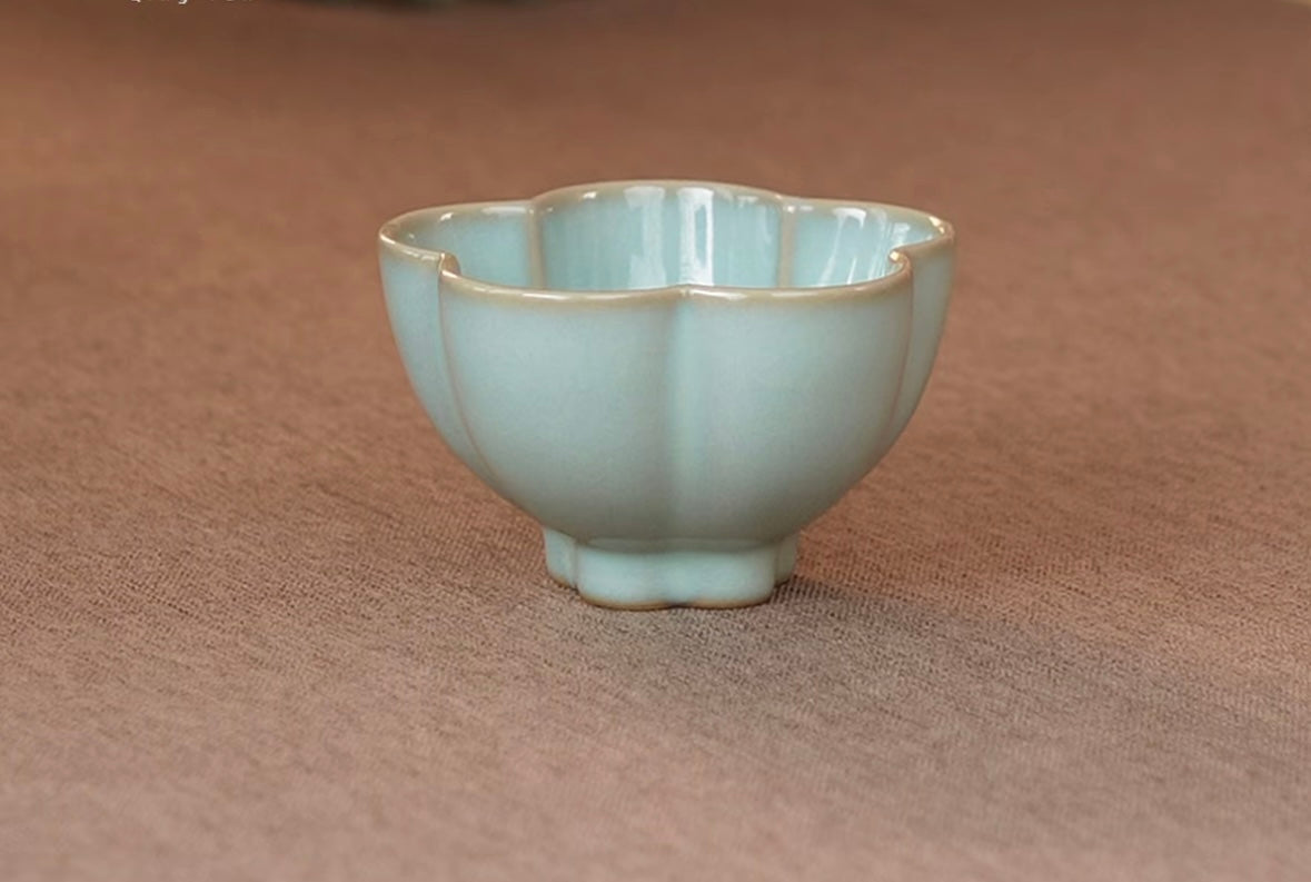 Handcrafted Chinese High-class Ru Porcelain Ruyao Flowere Shape Ru Ware Classic Teacup