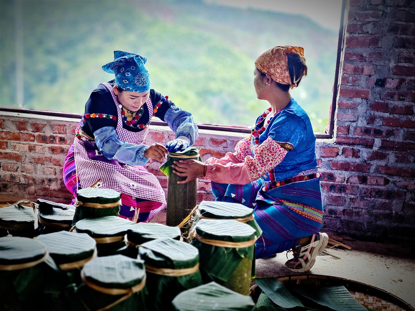 Chinese Yunnan De'ang Minority Traditional Sour Tea Fermented Acid Tea