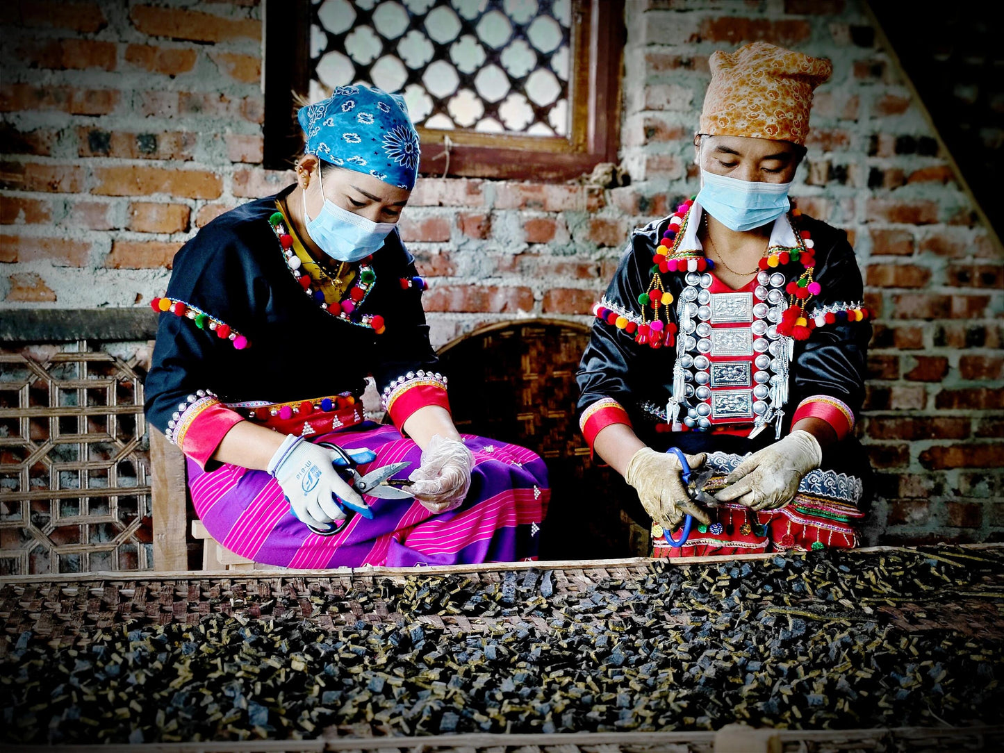 Chinese Yunnan De'ang Minority Traditional Sour Tea Fermented Acid Tea
