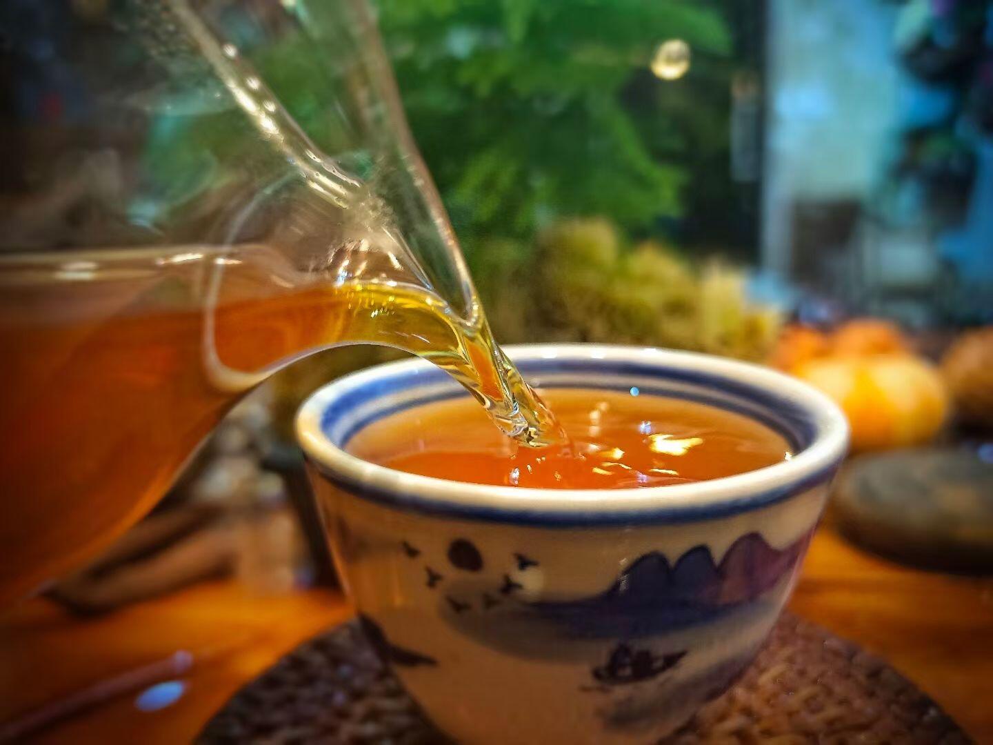 Chinese Yunnan De'ang Minority Traditional Sour Tea Fermented Acid Tea