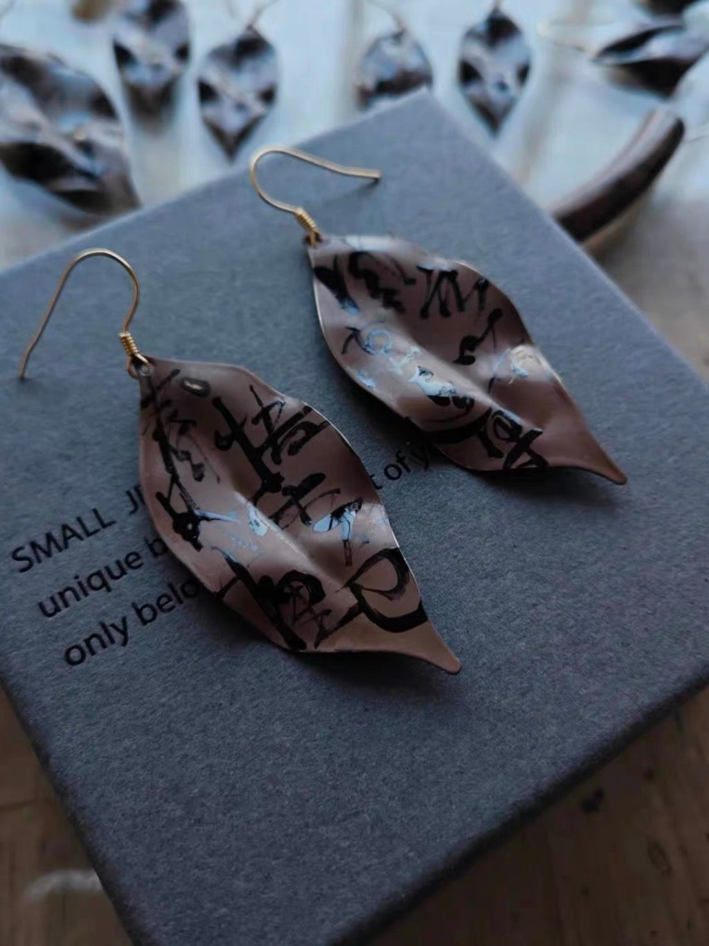 Handmade Chinese Natural Lacquered Original Design Leaf Shape Handwritten Chinese Artistic Calligraphy Earrings