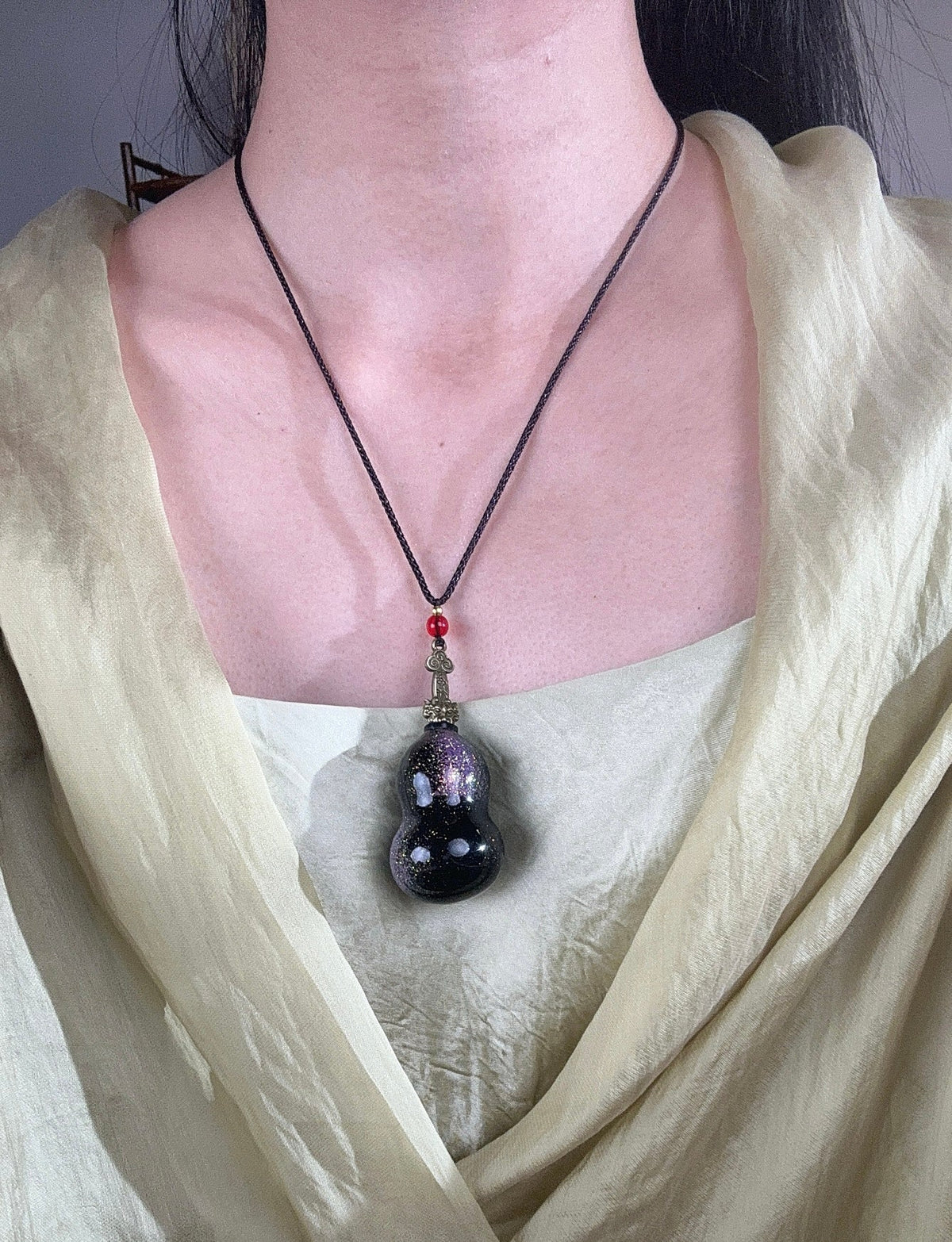 Handcrafted Chinese Natural Lacquered Foil Powerder Gourd Hulu Art Necklace Decoration Accessory