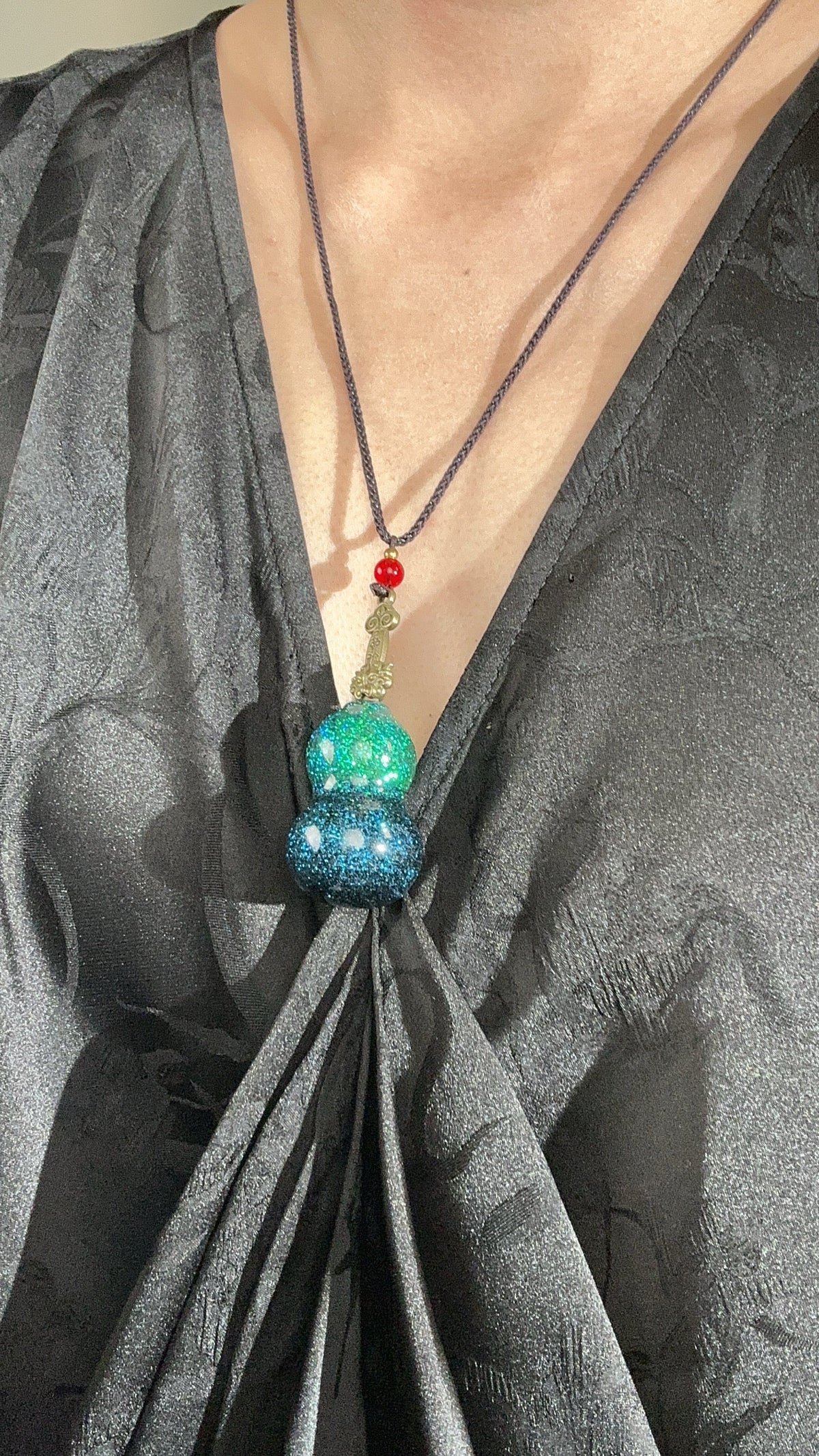 Handcrafted Chinese Natural Lacquered Foil Powerder Gourd Hulu Art Necklace Decoration Accessory