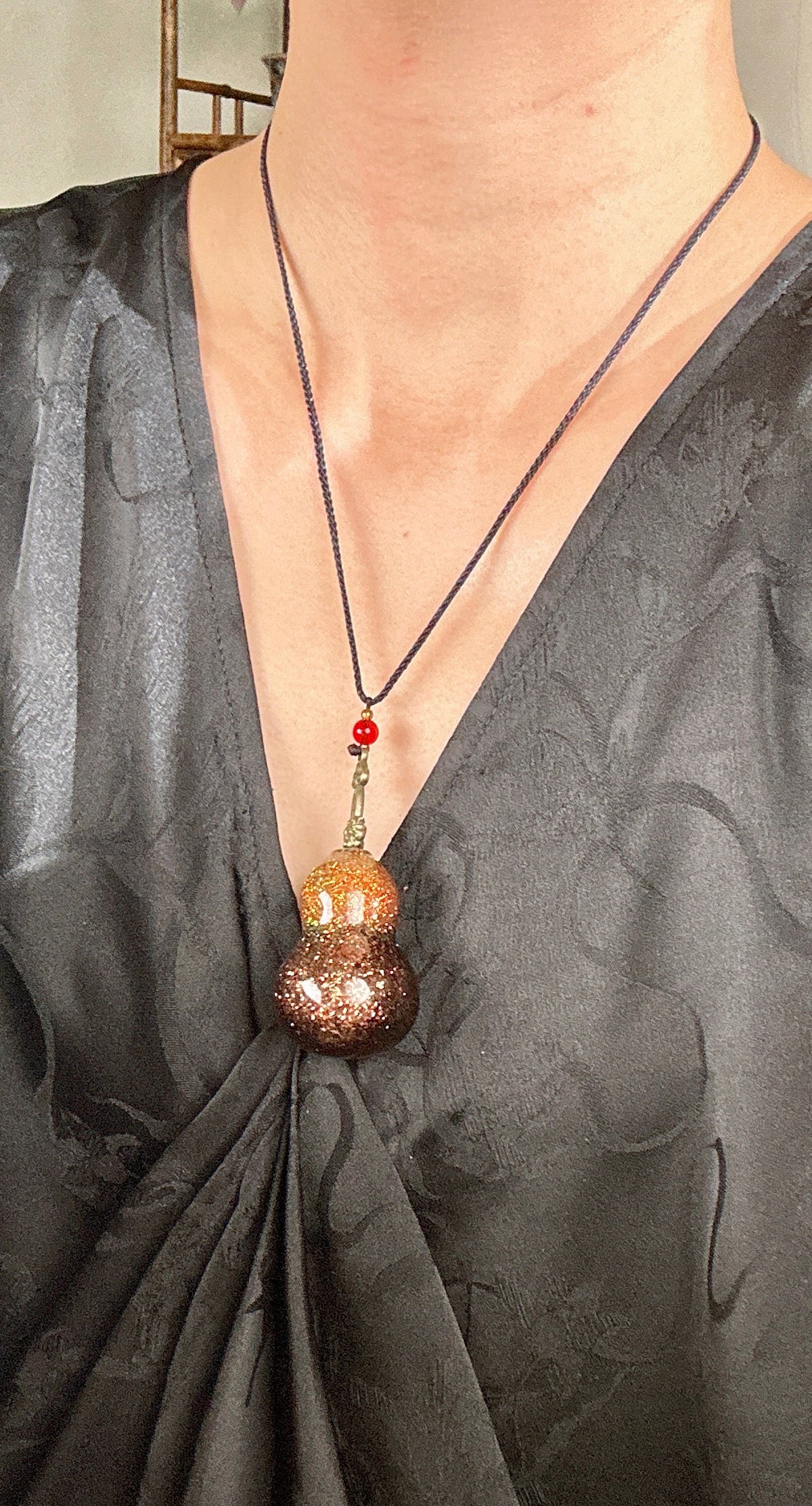 Handcrafted Chinese Natural Lacquered Foil Powerder Gourd Hulu Art Necklace Decoration Accessory