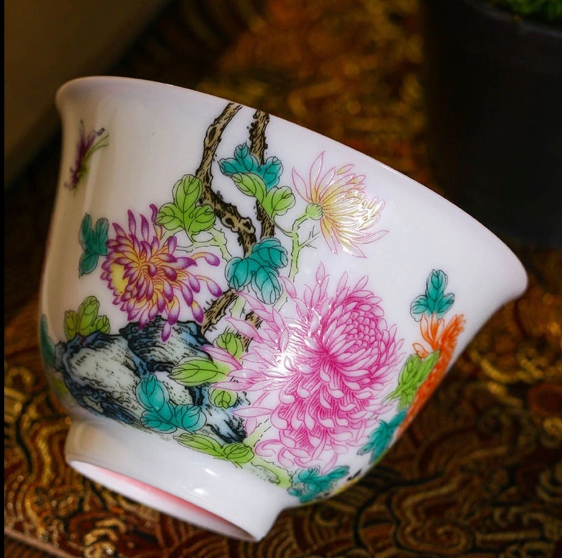 This is a Chinese Jingdezhen enamel chrysanthemum flower teapot gaiwan