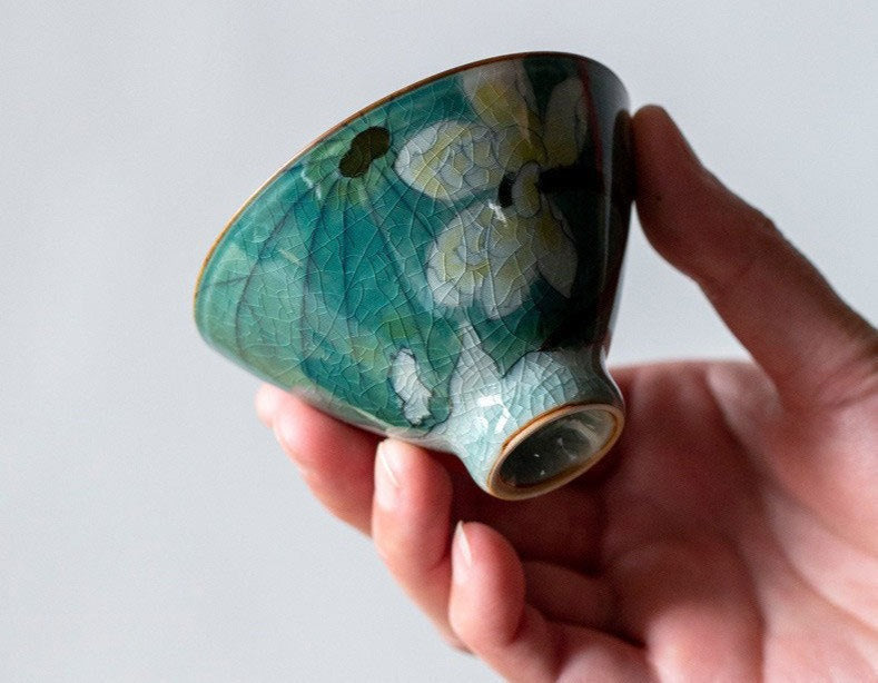 This is a ceramic teapot.this is a ceramic gaiwan