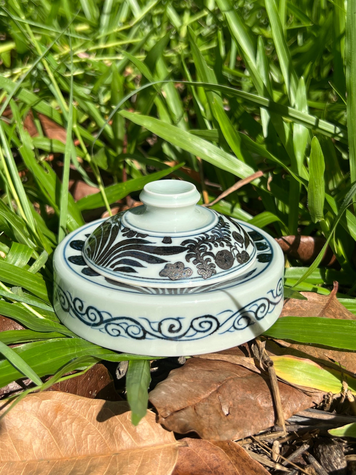 Hand Painted Chinese Antique Yuan Dynasty Blue and White Porcelain Fish and Algae Pattern Gaiwan Set Jingdezhen Master Ceramic Artwork