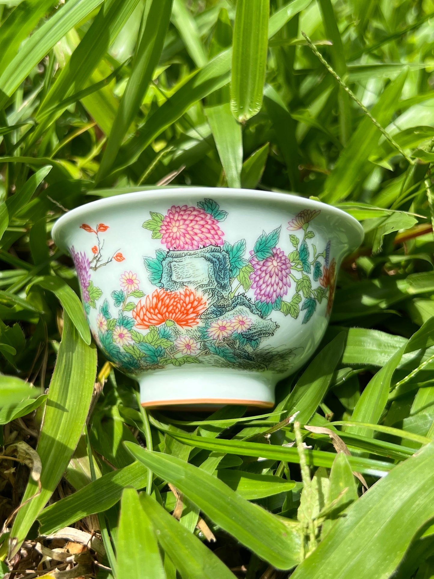 Handcrafted Chinese Hand Painted Chinese Chrysanthemum White Pottery Teacup Jingdezhen Master Cup Pottery Artwork