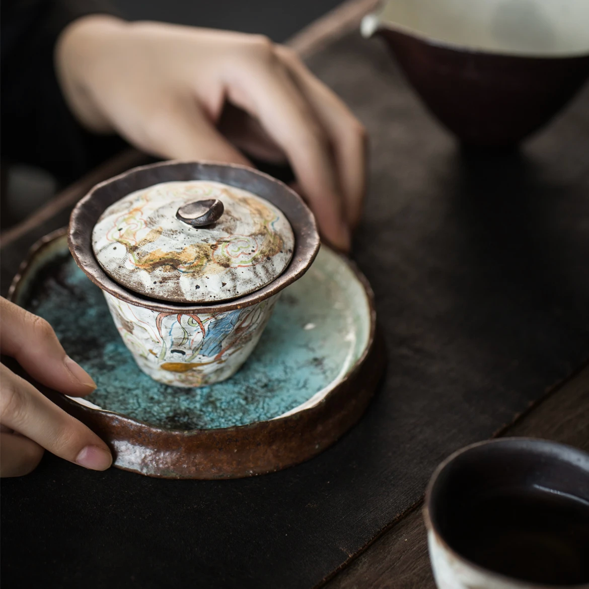 this is a kohiki gaiwan. this is a pottery teapot