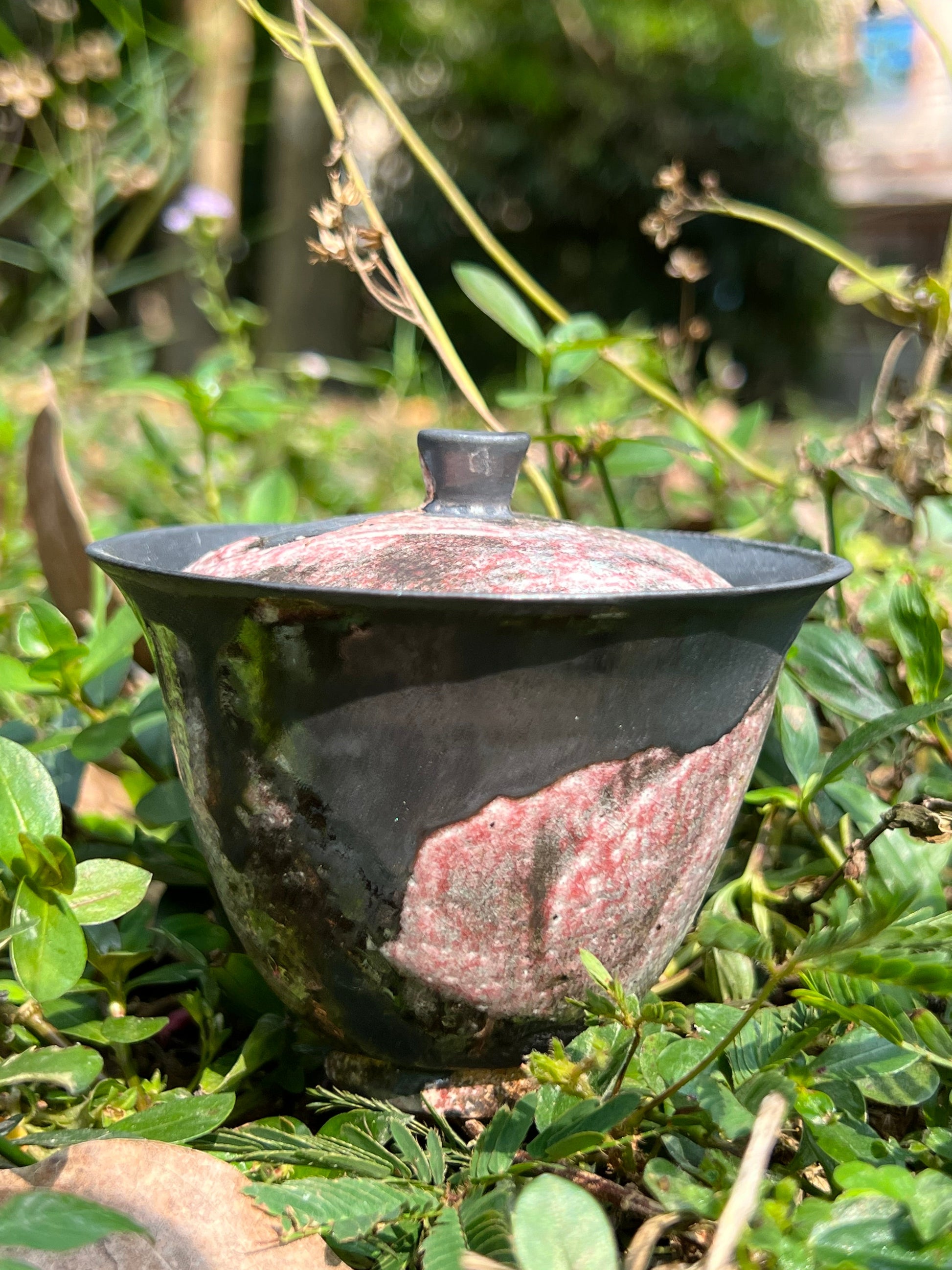 This is a pottery teapot.this is a pottery gaiwan