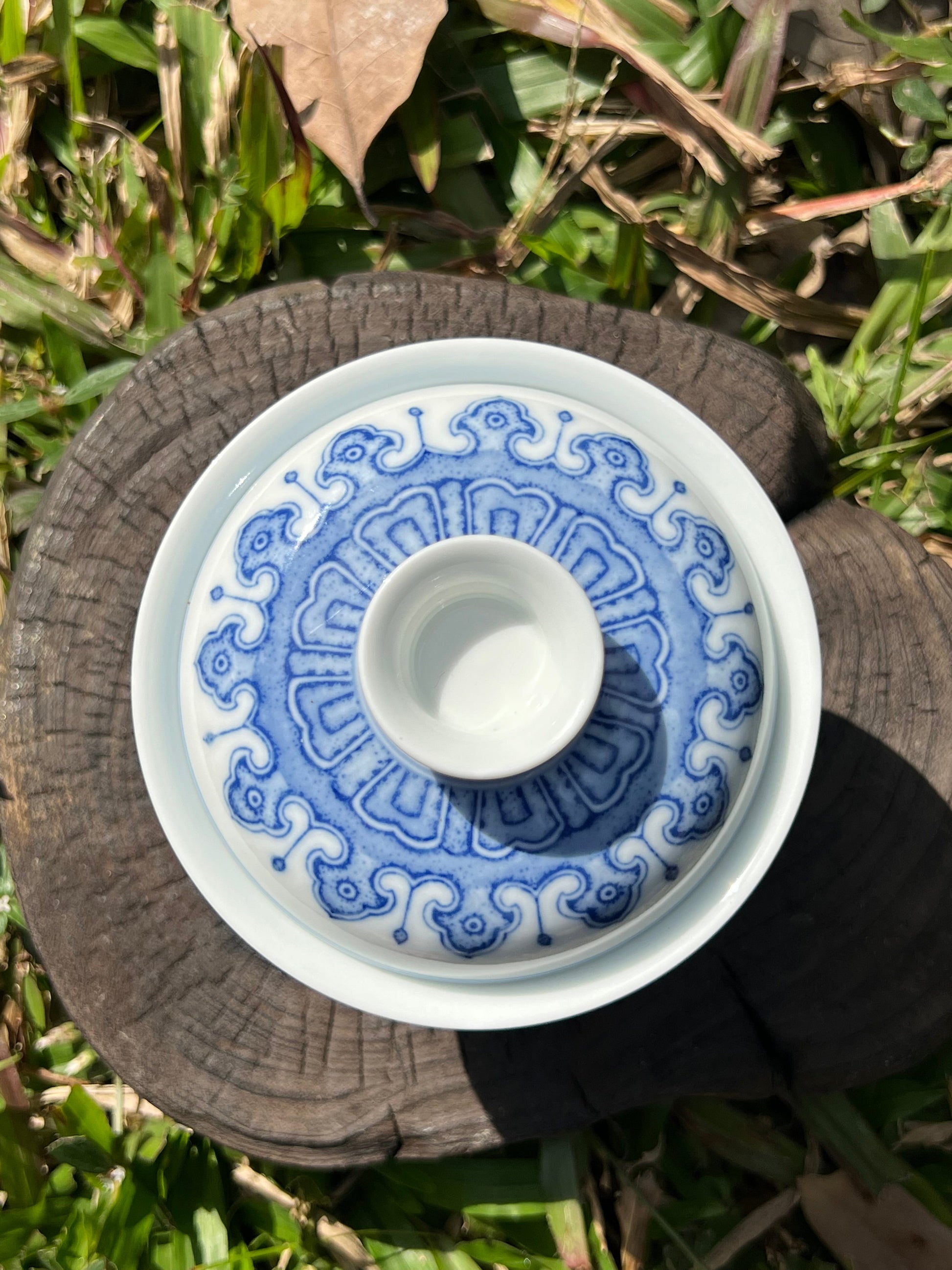 This is a Chinese Jingdezhen blue and white porcelain baoxiang flower teapot gaiwan