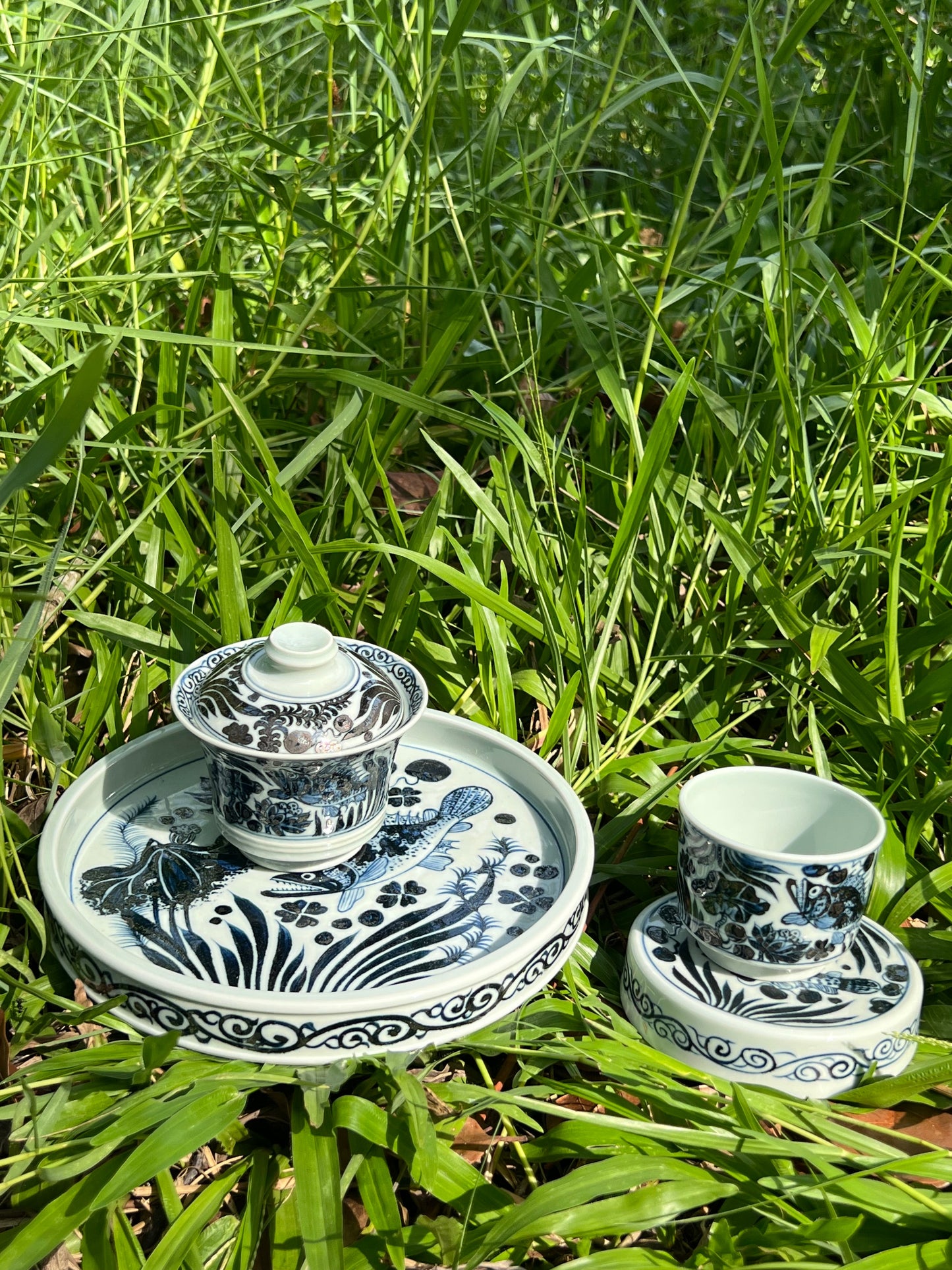 Hand Painted Chinese Antique Yuan Dynasty Blue and White Porcelain Fish and Algae Pattern Gaiwan Set Jingdezhen Master Ceramic Artwork