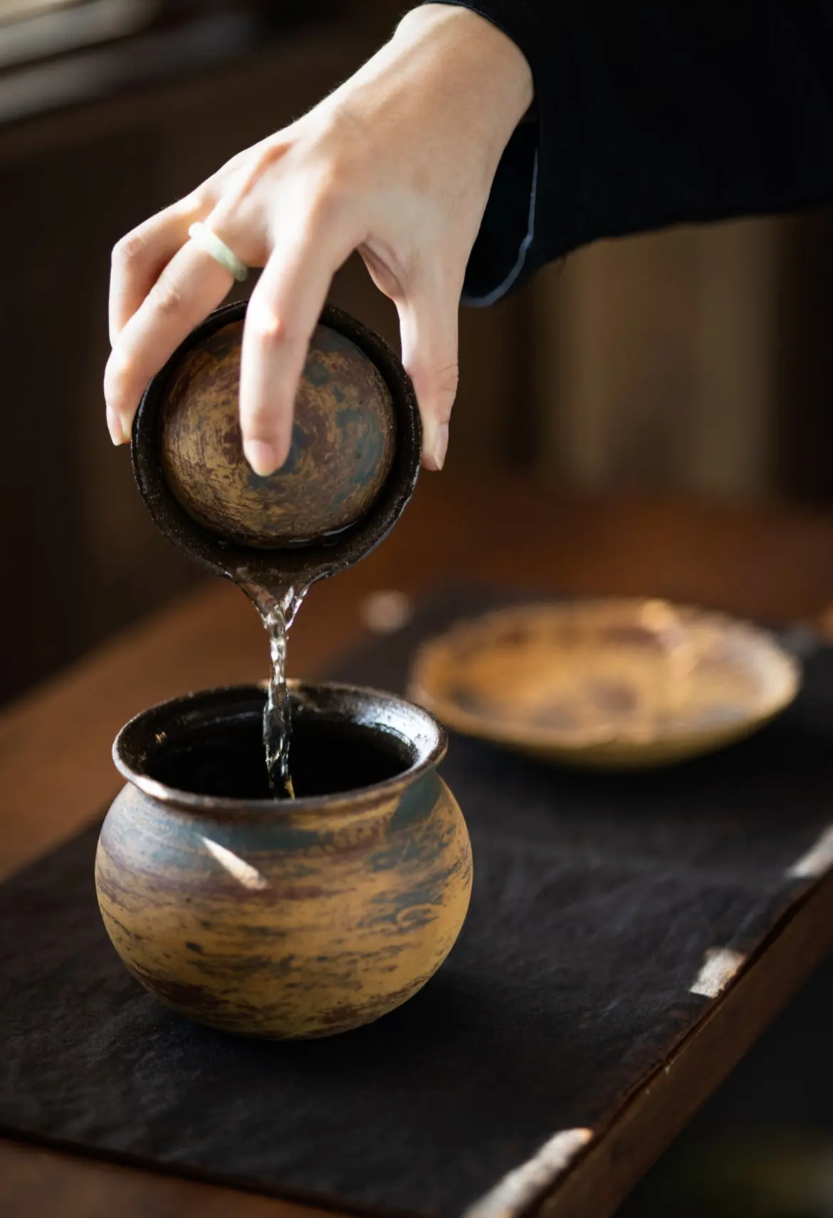 this is a pottery gaiwan.