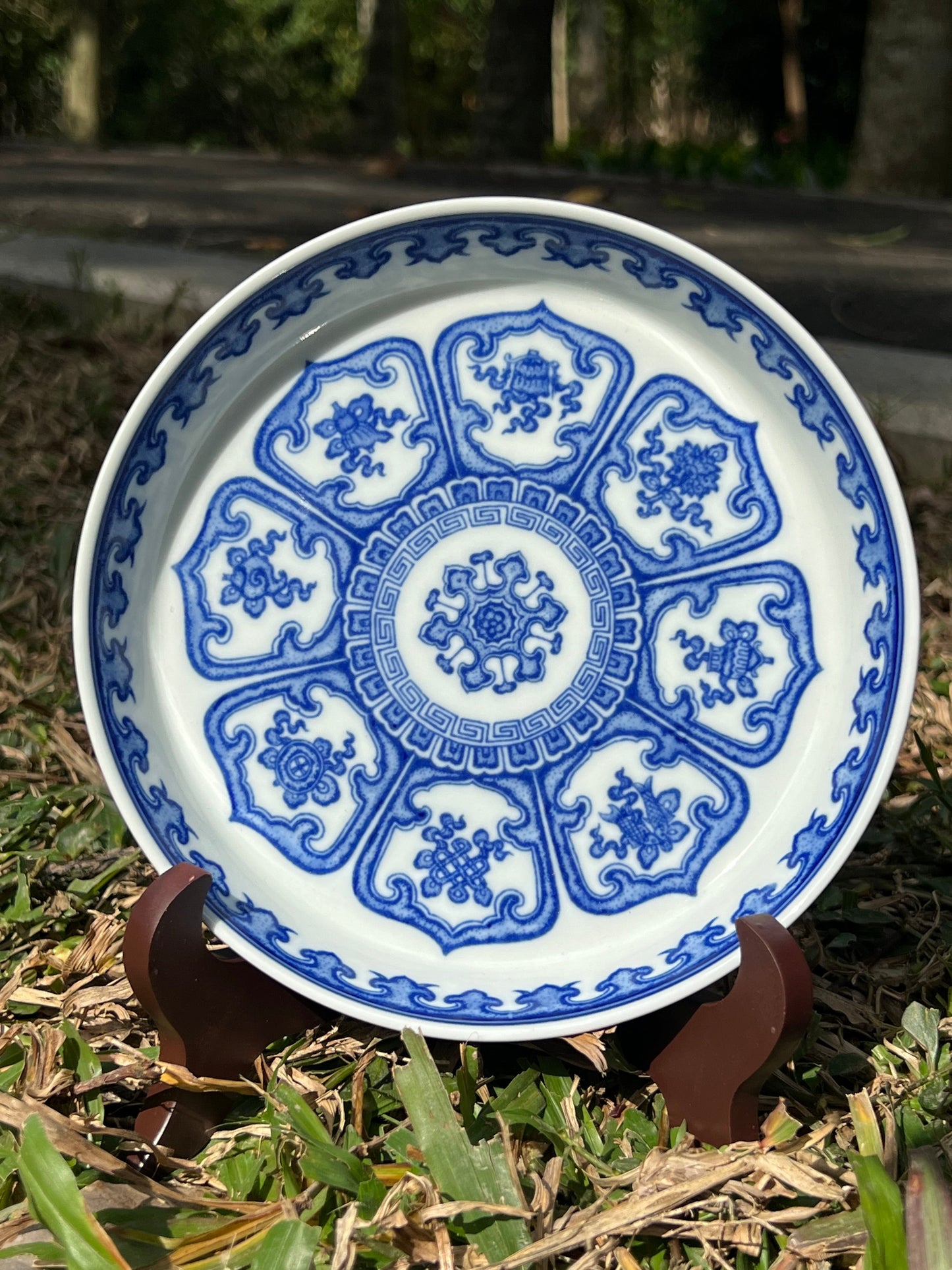 This is a Chinese Jingdezhen blue and white porcelain baoxiang flower teapot gaiwan