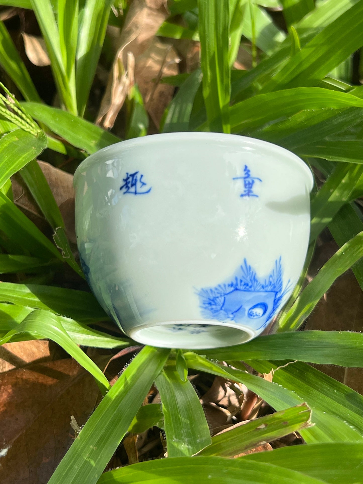 this is Chinese Jingdezhen blue and white porcelain teacup. this is a ceramic teacup